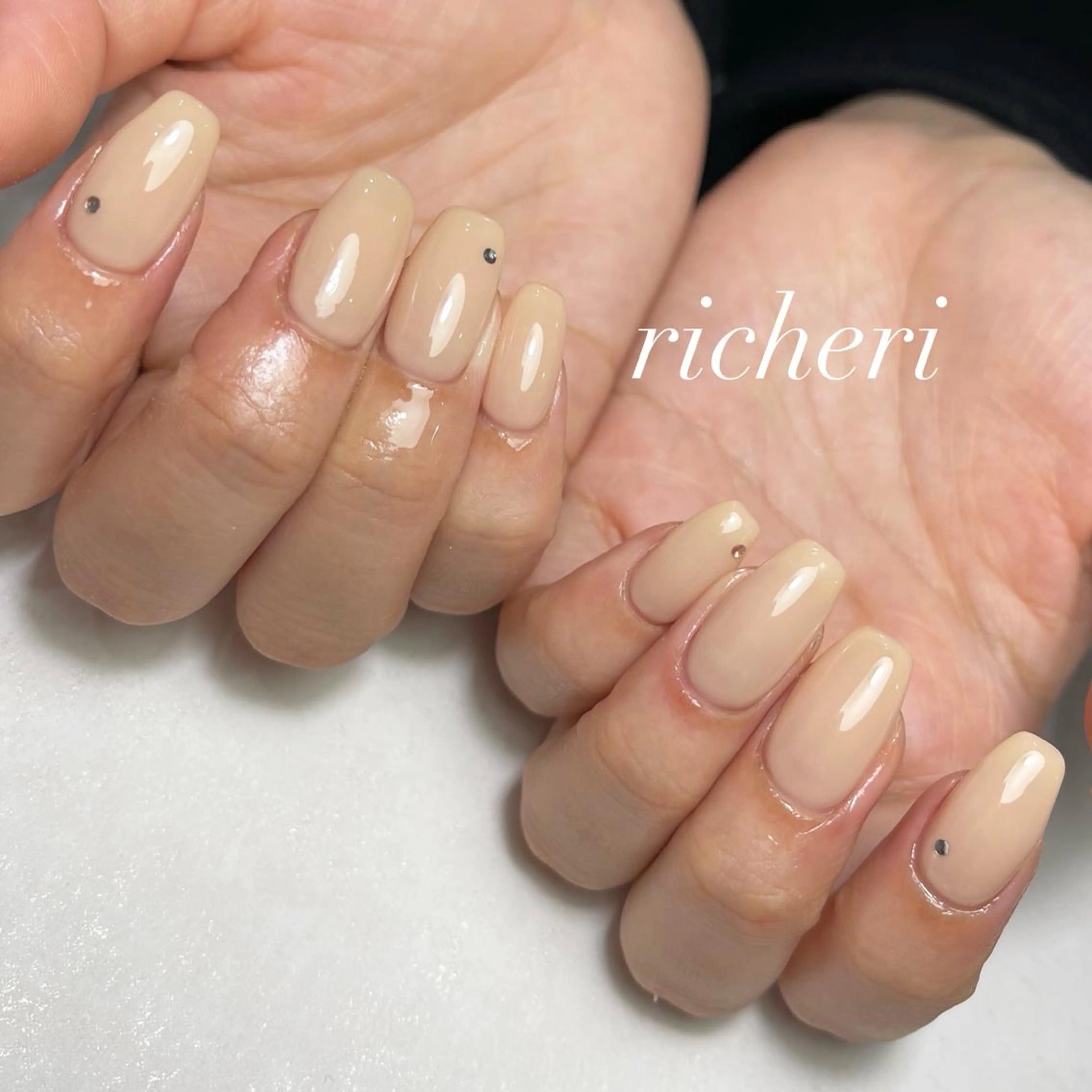 ミディアム ネイル 韓国風ヘア アートネイル フレンチネイル ジェルネイル ガラスフレンチ richeri beautyのエステ・リラクイメージ