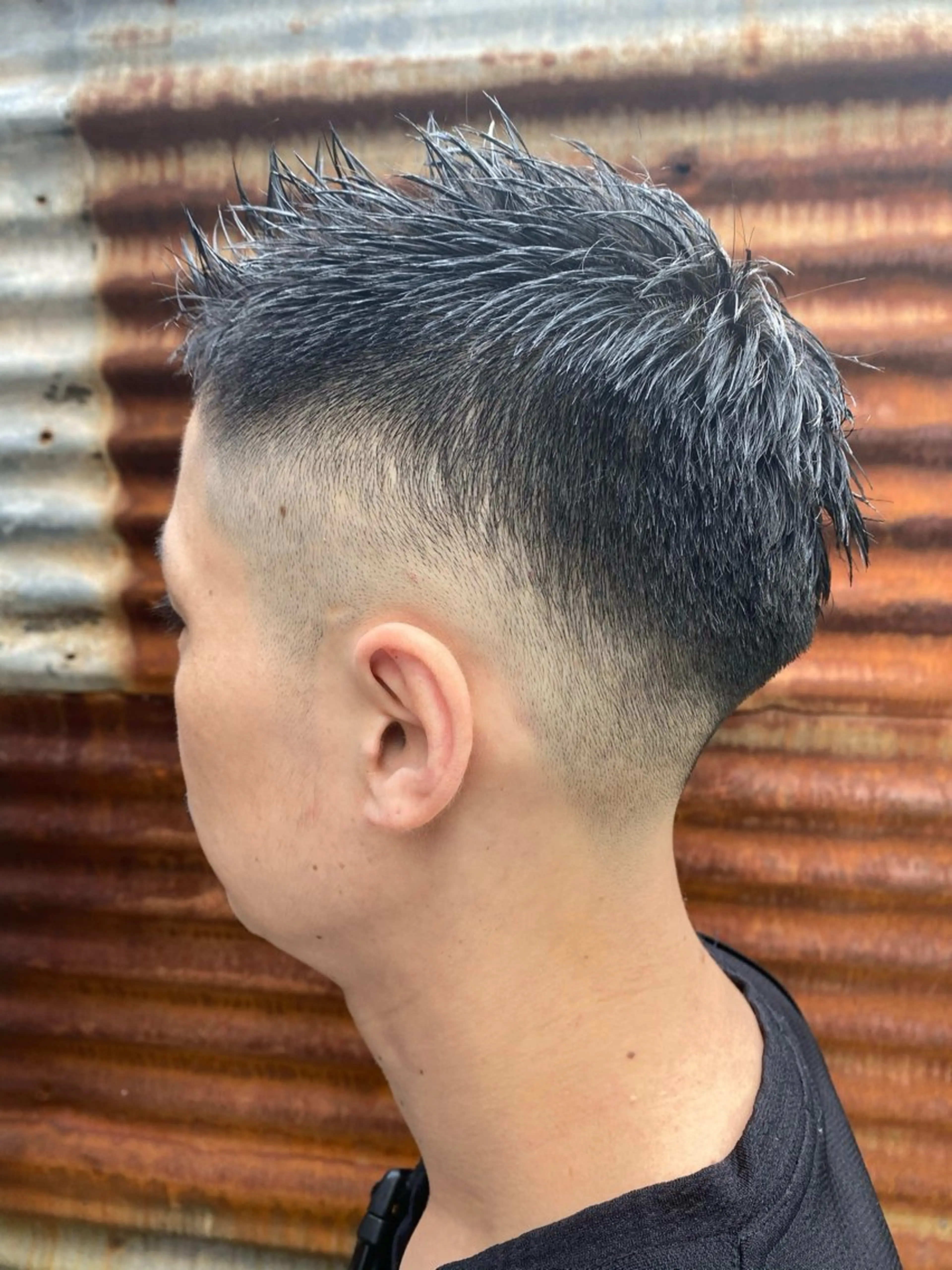 ショート メンズ フェードカット スキンフェード メンズパーマ ジンのヘアスタイル