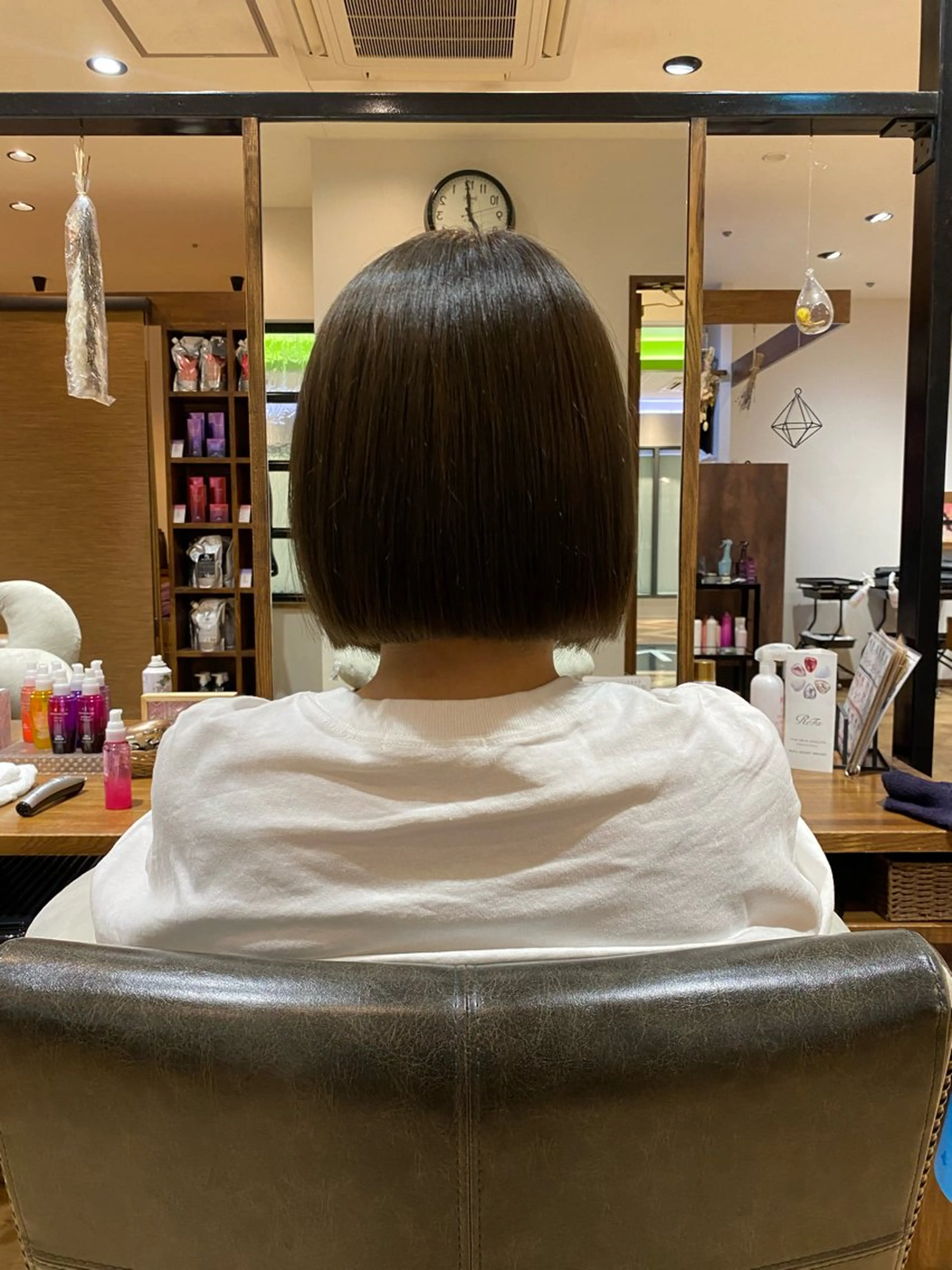 ミディアム カラー 切りっぱなしボブ ベージュカラー オリーブベージュ ボブ カット ヘアカラー 暖色系カラー まおのヘアスタイル