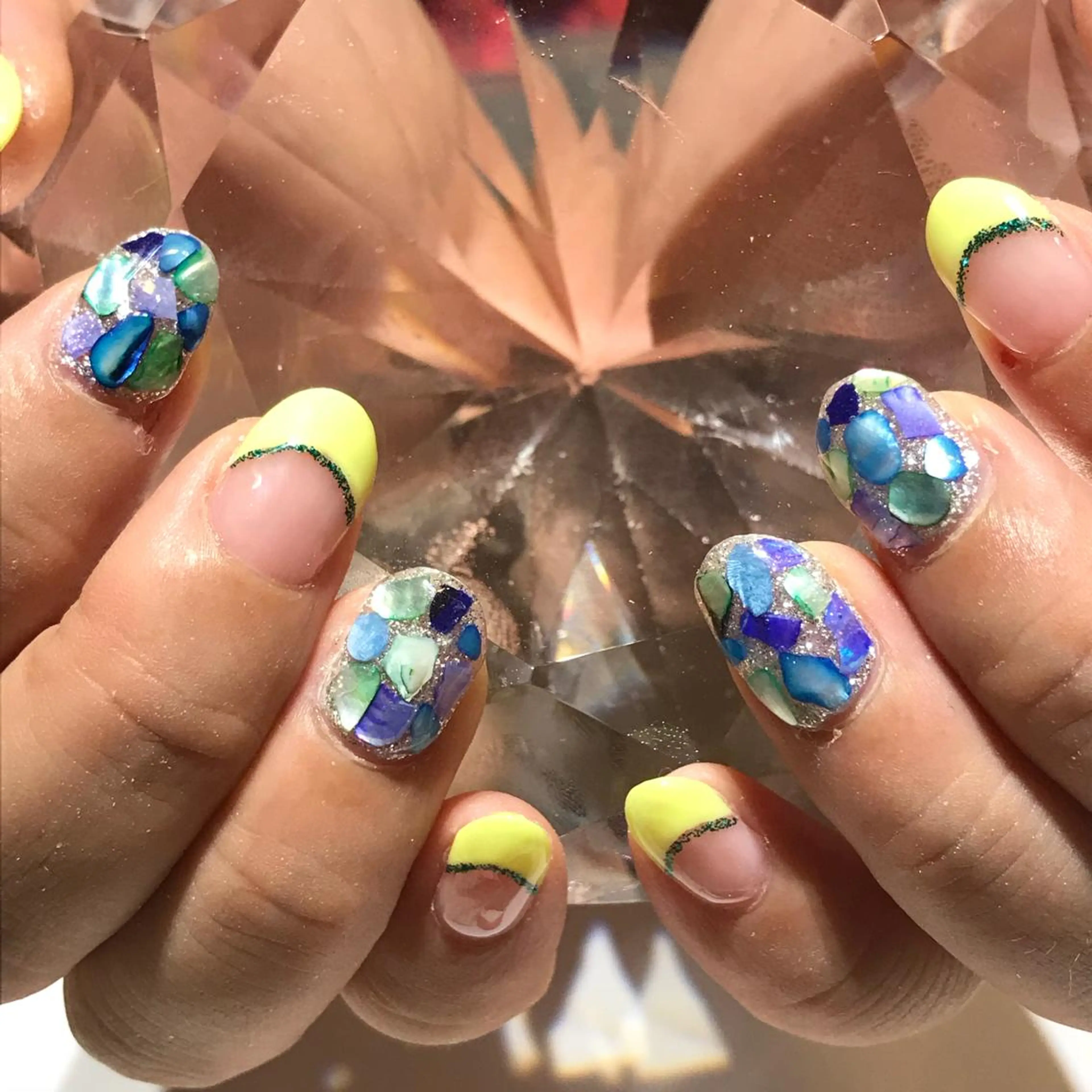 ネイル ストーンネイル YUN 💅のネイルデザイン