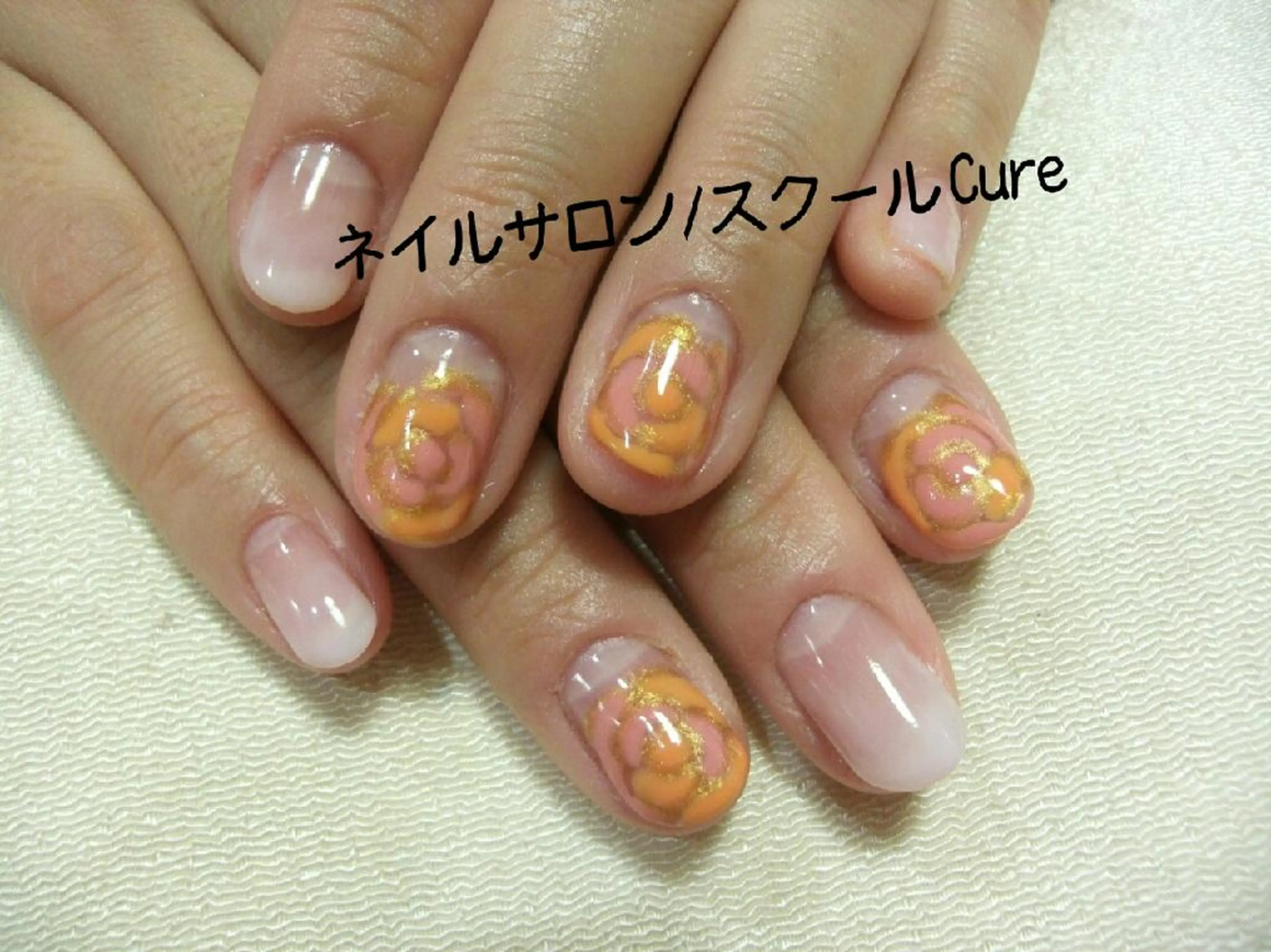 ショート ネイル アートネイル グラデーション ブライダルネイル ホワイト ネイルサロン Cureのネイルデザイン