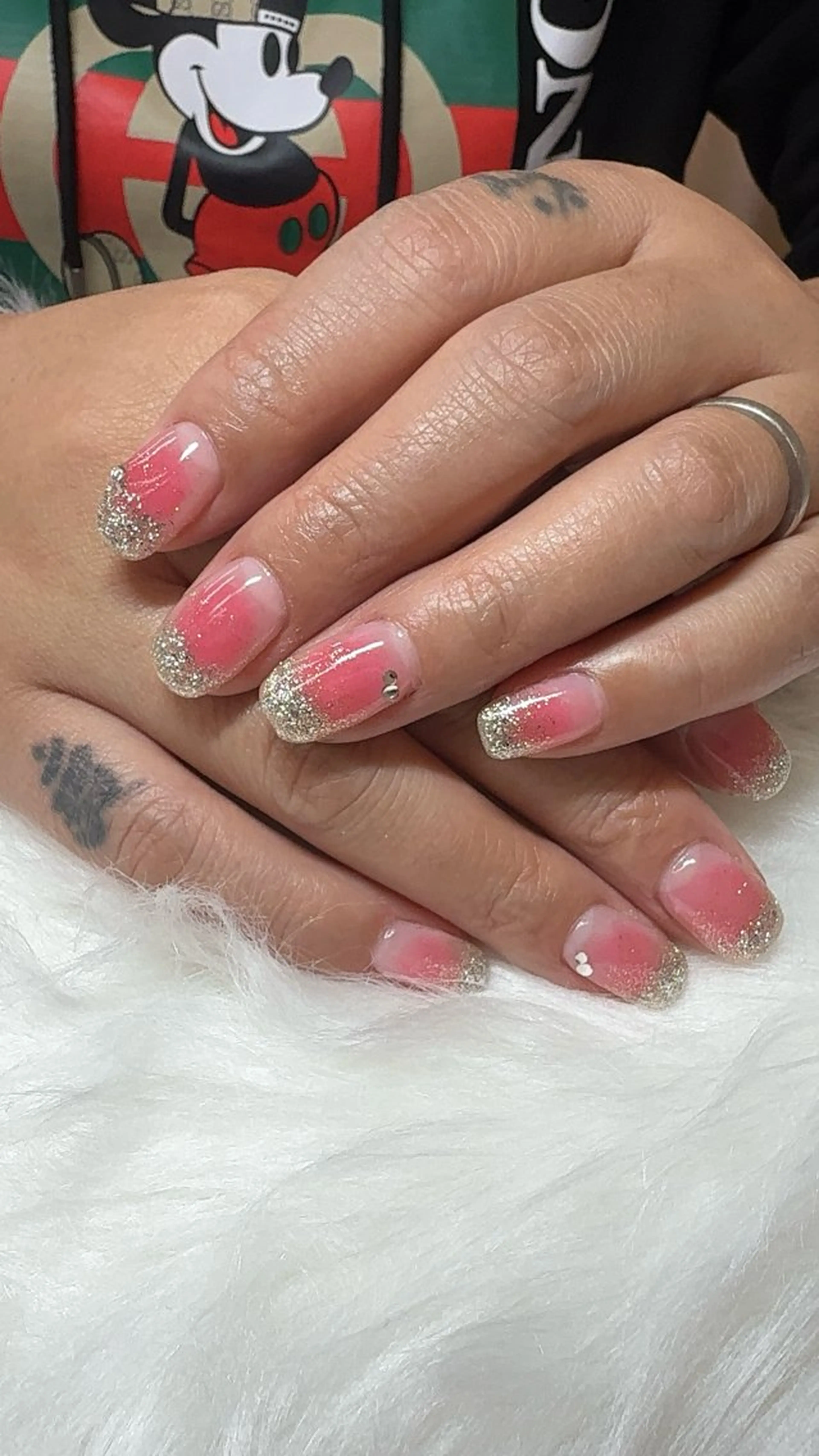 ネイル チークネイル キラキラネイル ハンドネイル 西岡 美香子のネイルデザイン