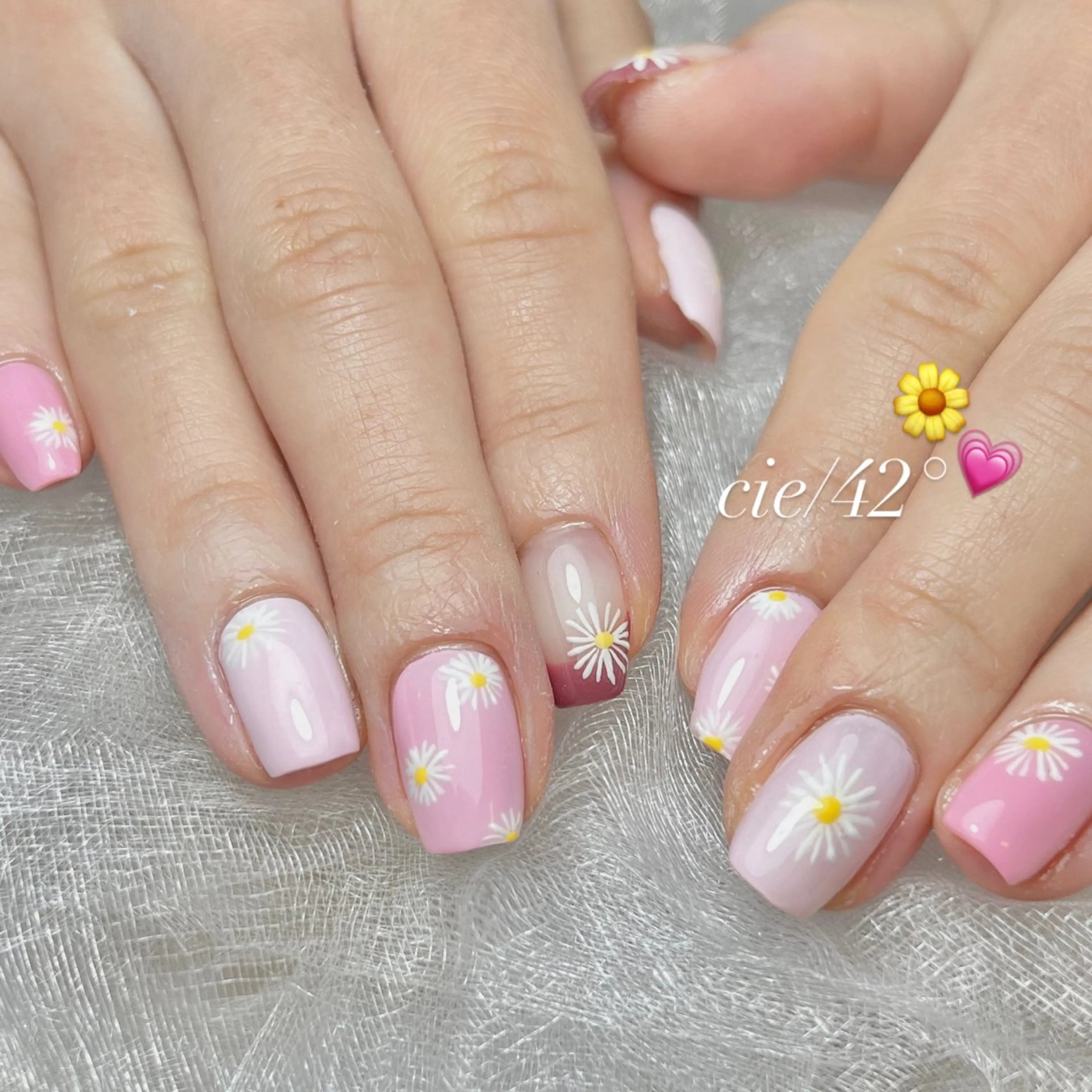 ネイル cie/42° NIJINAのネイルデザイン