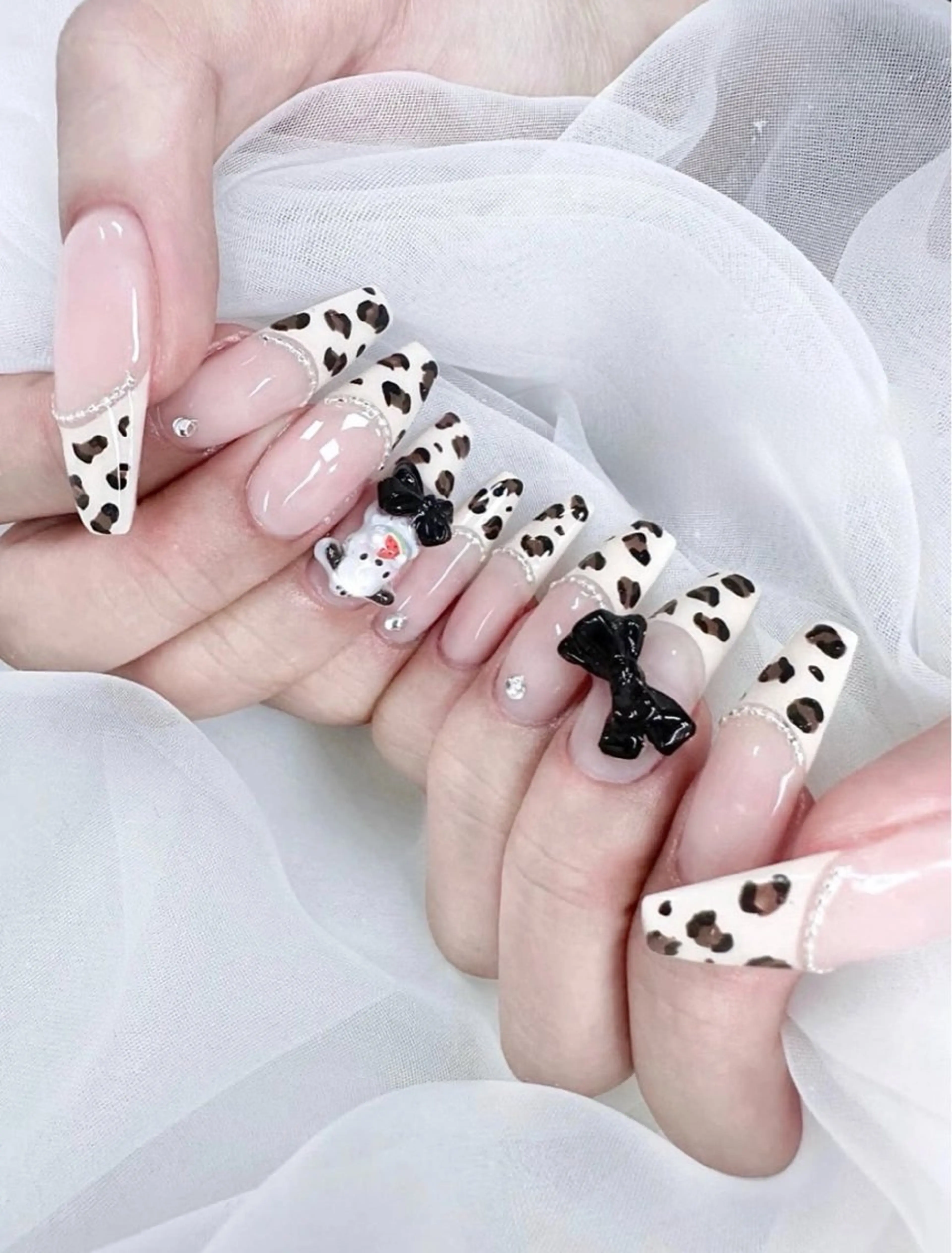 ネイル フラッシュネイル フレンチネイル グラデーション キラキラネイル 韓国ネイル ハンドネイル rina nailのネイルデザイン