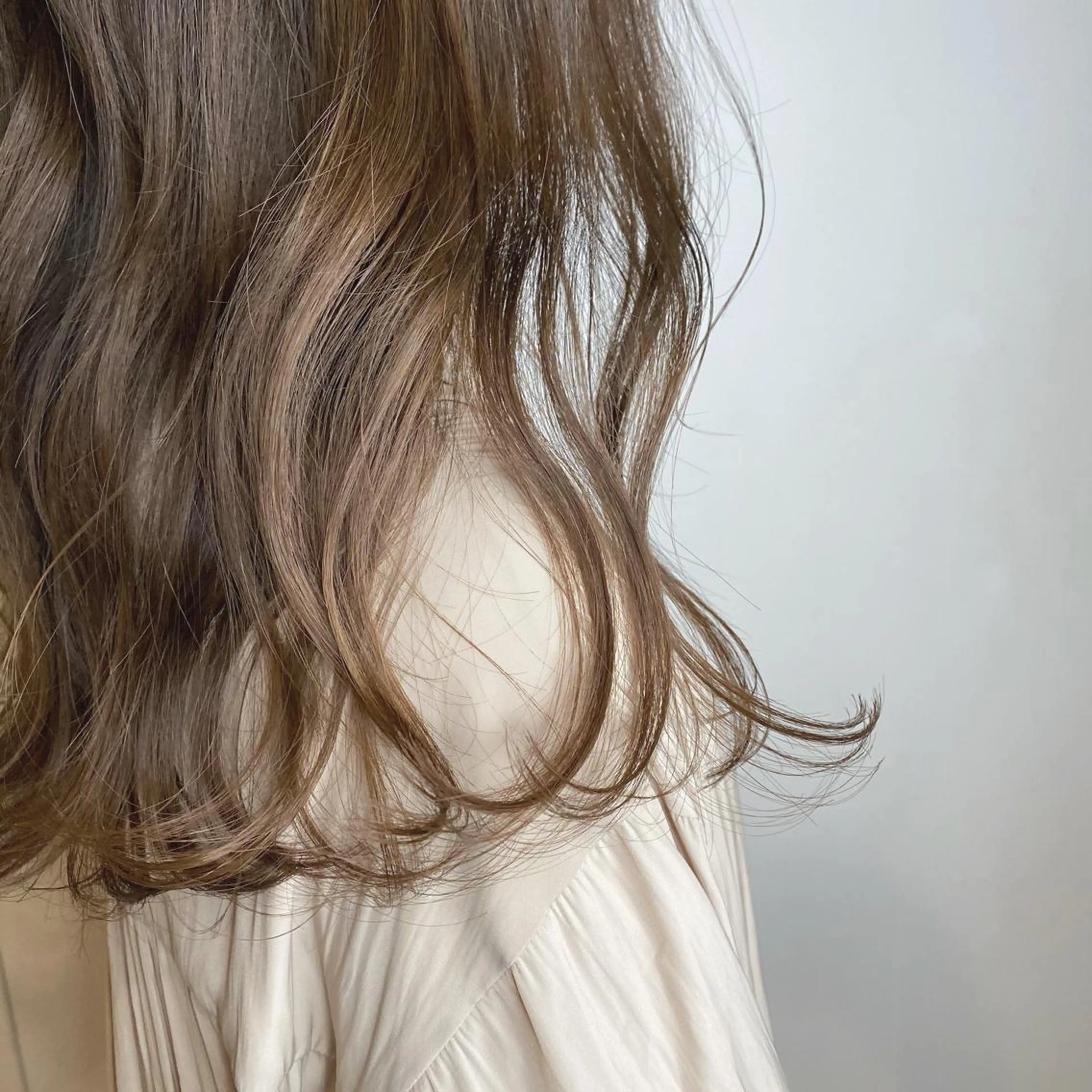 ミディアム カラー ヘアアレンジ ネイル マツエク・マツパ ベージュカラー ブラウンカラー ブラウンベージュ カラーマツエク ブラウン 透明感カラー🫧ヘア セット🫧松本菜月の眉毛・アイブロウイメージ