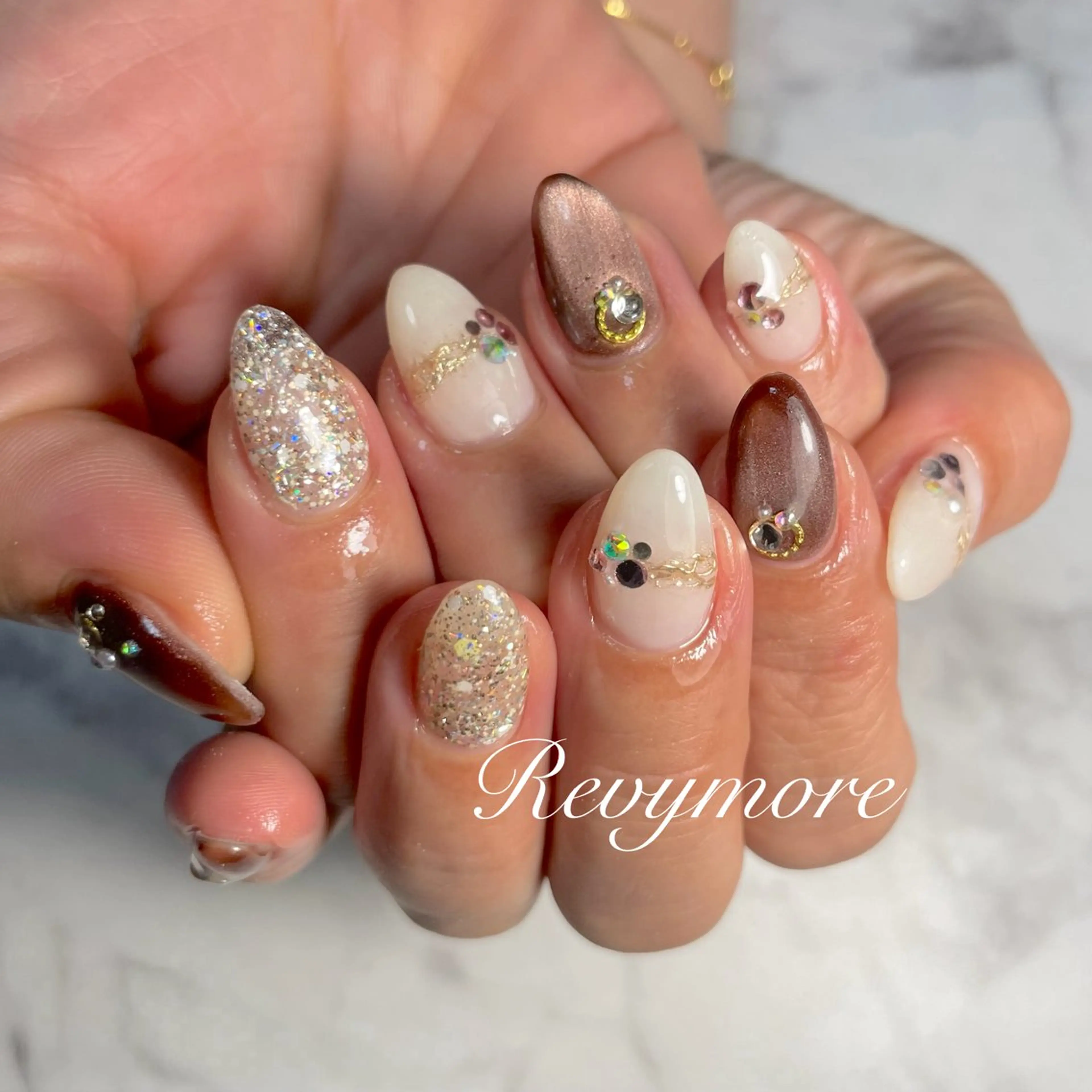 ネイル ブラウン ジェルネイル ニュアンスネイル オフィスネイル シンプルネイル nail salon Revymoreのネイルデザイン