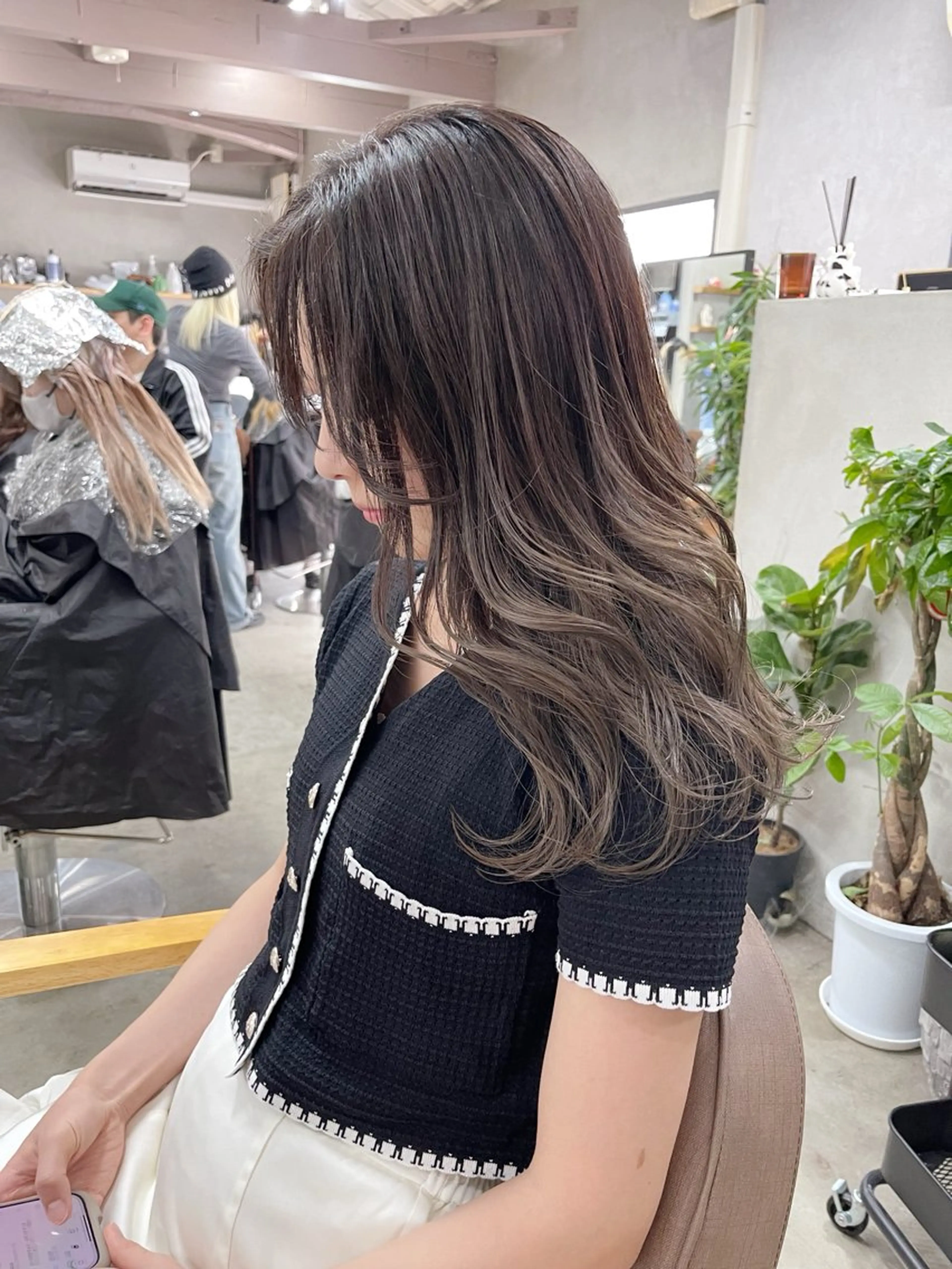 セミロング カラー グラデーションカラー グレージュ レイヤーカット カット ヘアカラー トリートメント AiM 大名　似合わせカットのヘアスタイル