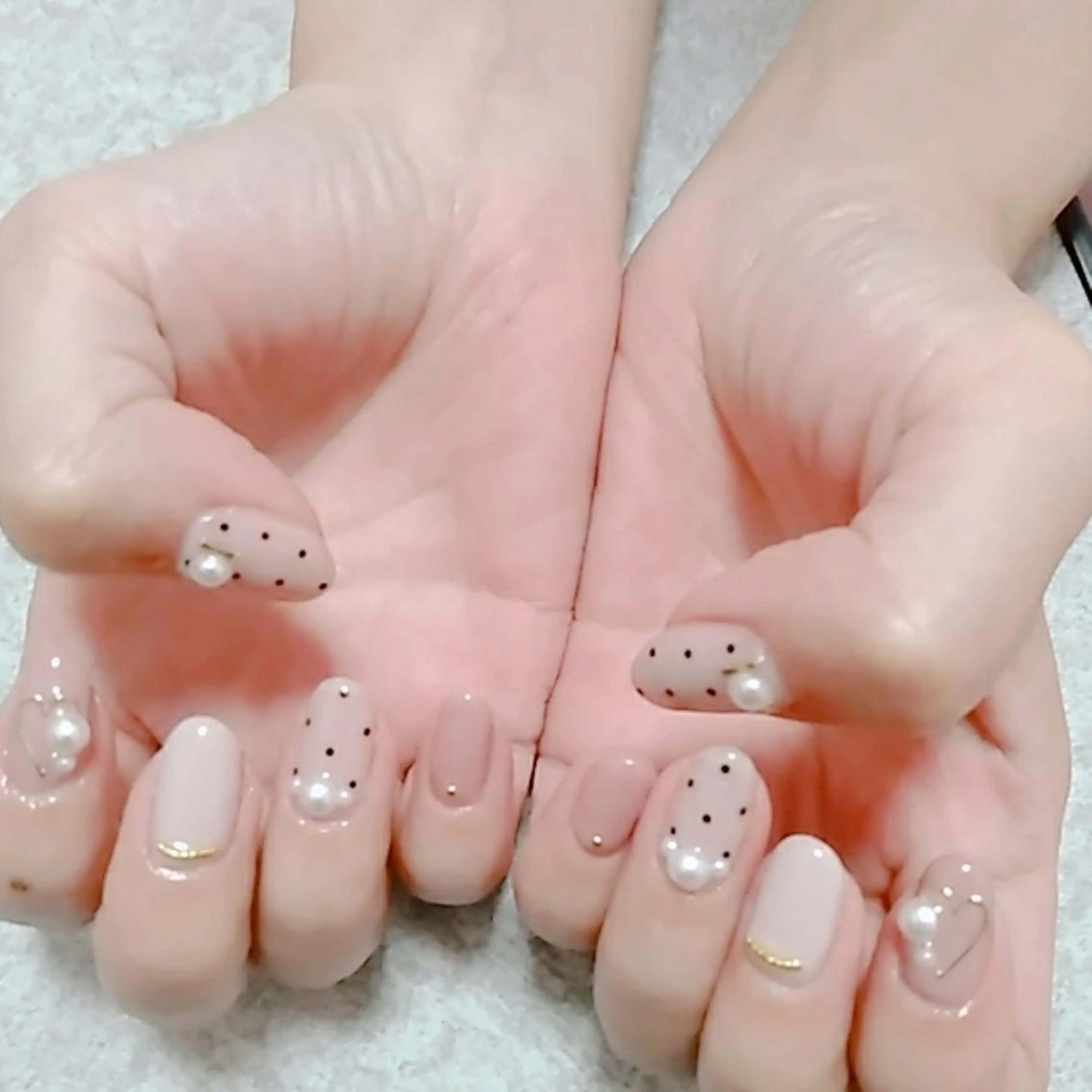 ネイル ドット 川岡 香を里のネイルデザイン