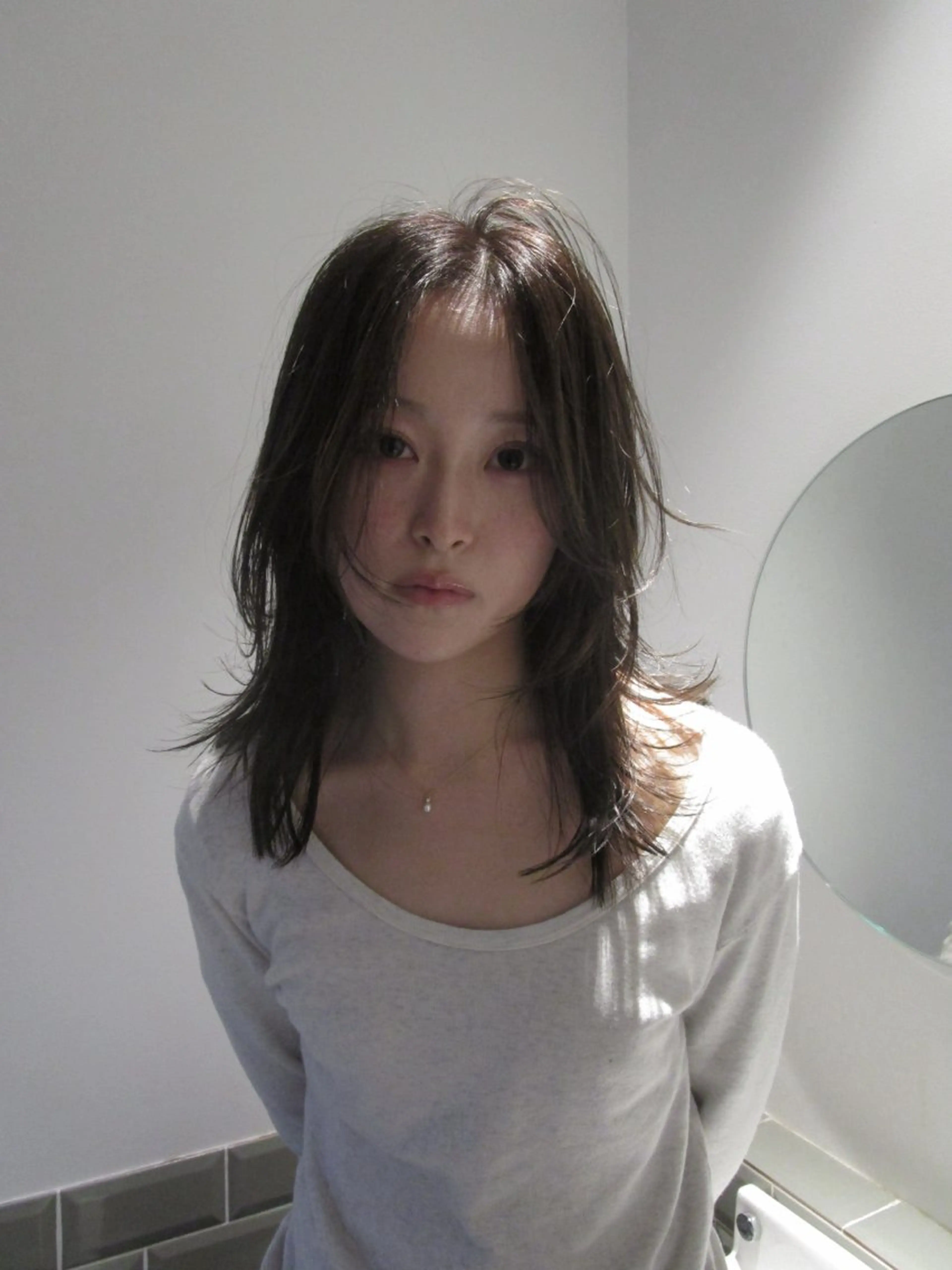 セミロング カラー ベージュカラー 透明感カラー オリーブベージュ レイヤーカット カット ヘアカラー トリートメント yu maのヘアスタイル