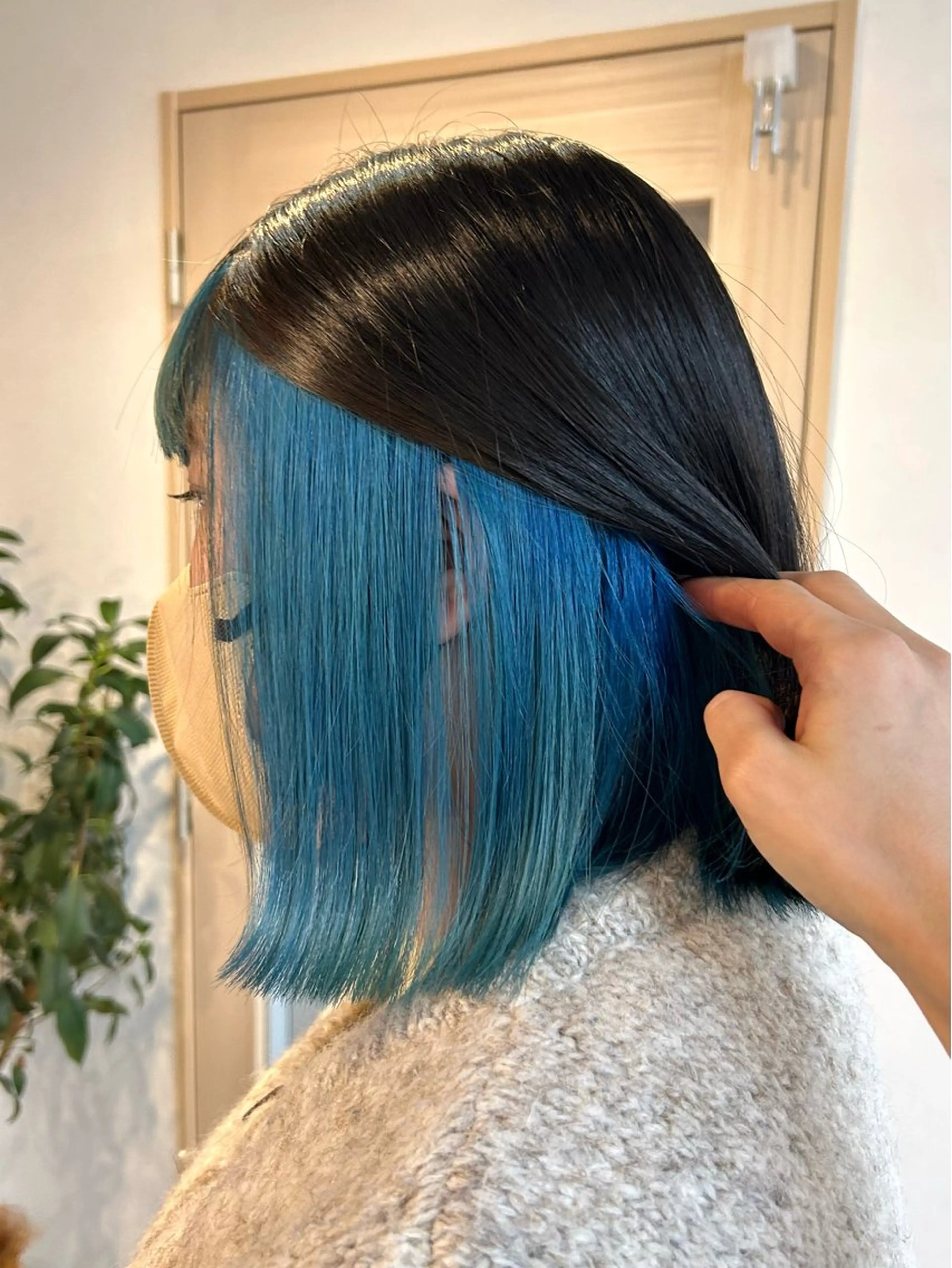 ミディアム カラー アクアカラー ブリーチ ブルーカラー カット ヘアカラー トリートメント 艶カラー/レイヤー/ ハイトーン/まなみのヘアスタイル