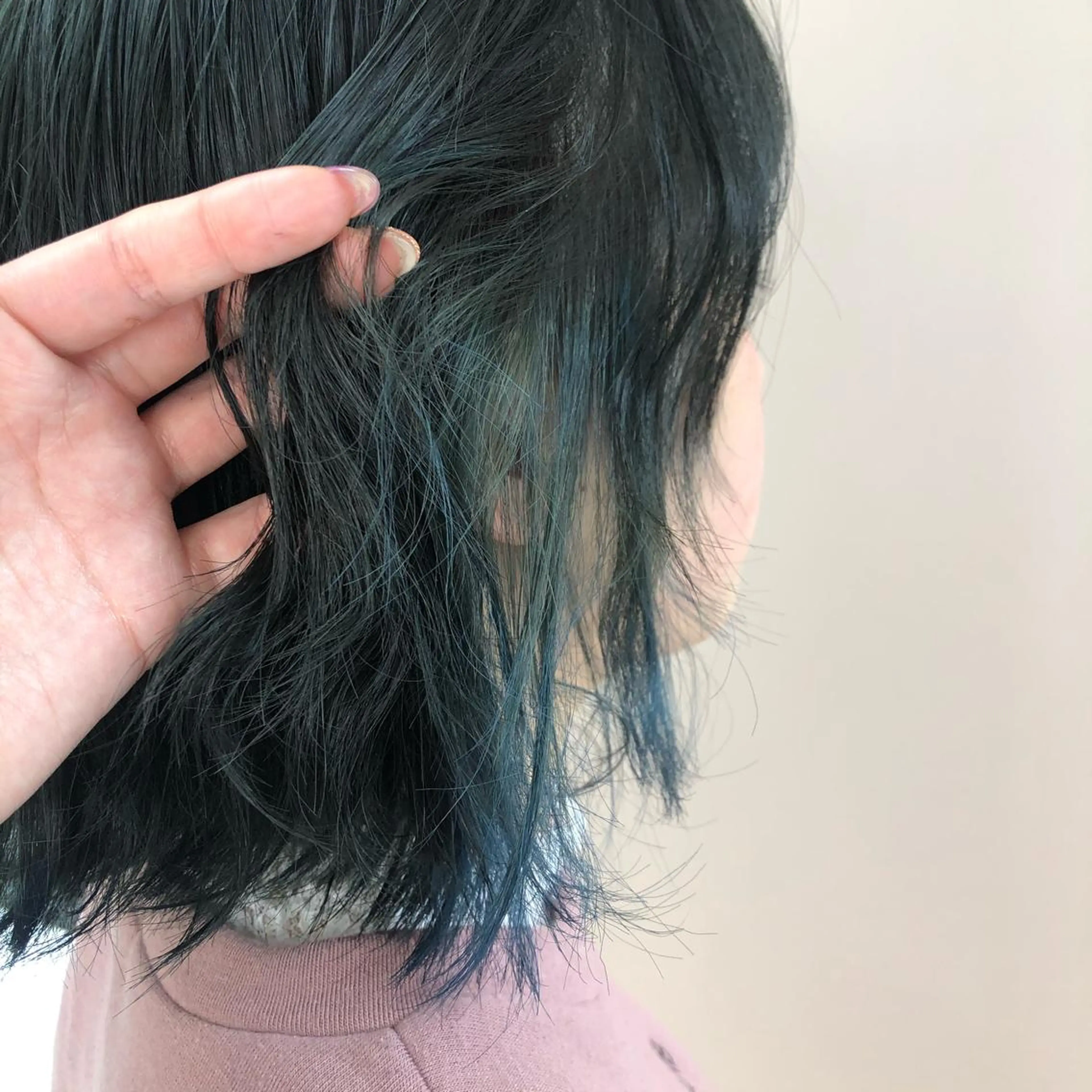 ショート カラー ブルーカラー ブルージュ 小顔レイヤー/ ベージュ🤍Rieのヘアスタイル