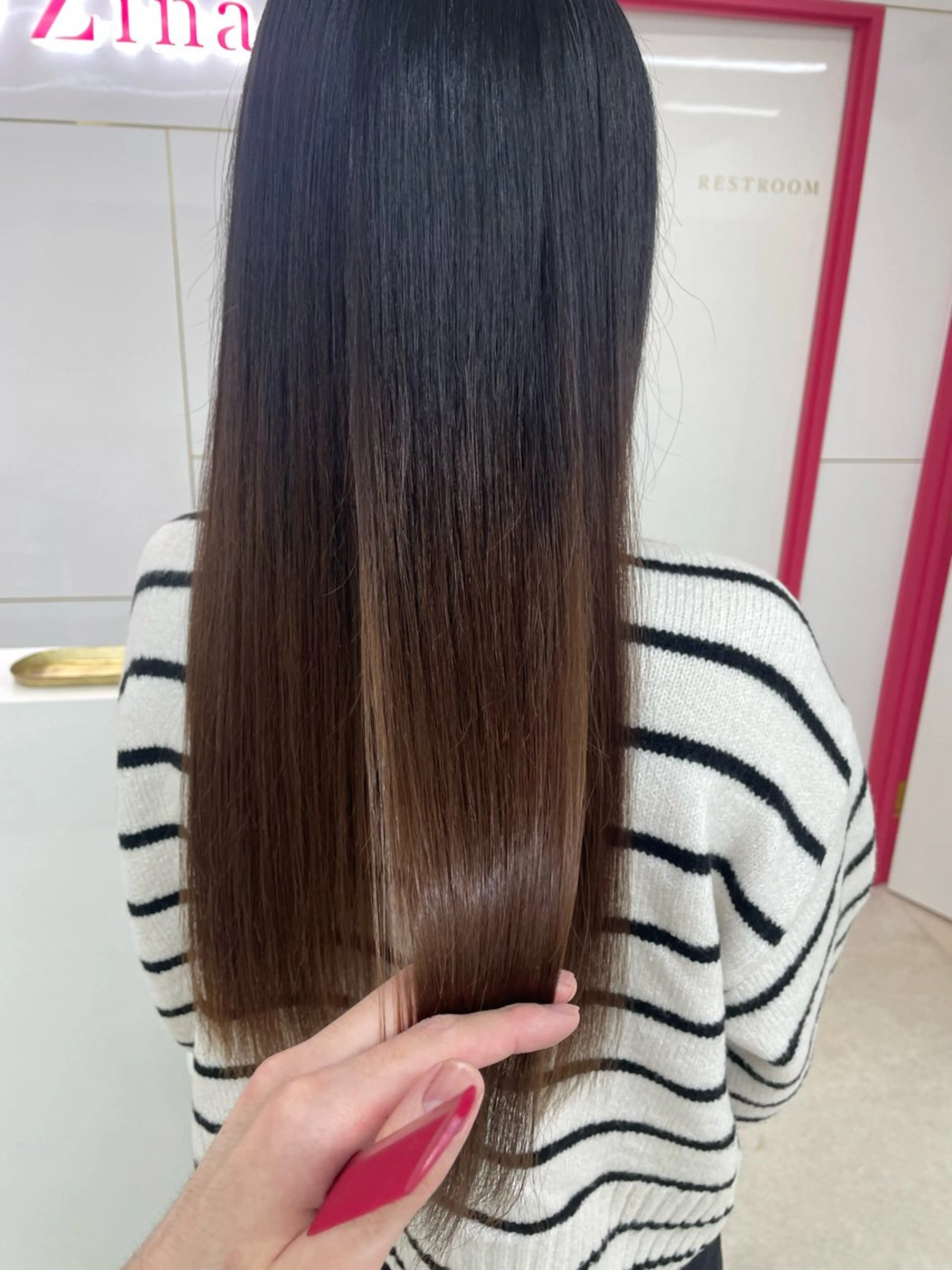 ロング 縮毛矯正 冨木 雄斗のヘアスタイル