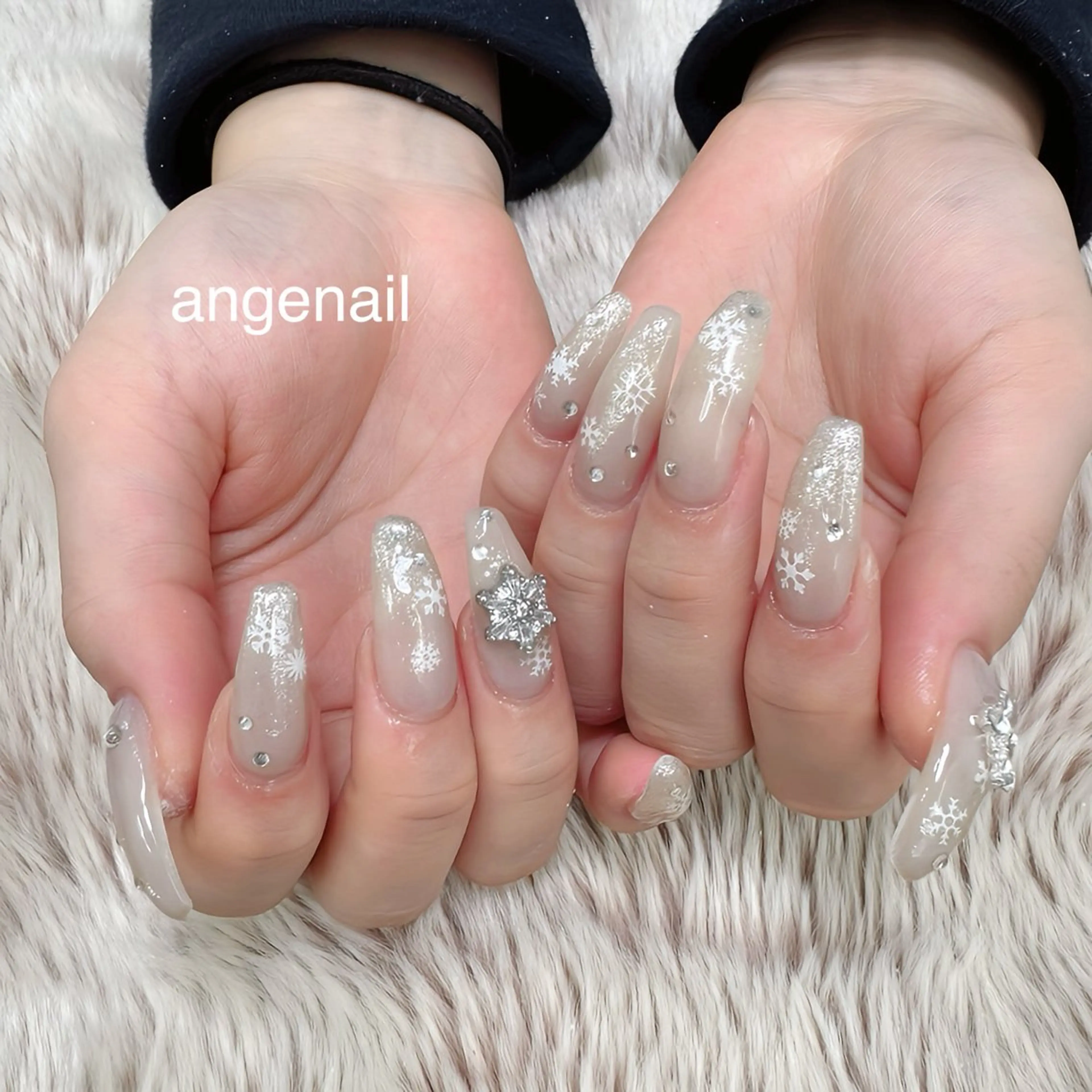 ネイル ハンドネイル オーナーネイリスト MAKIのネイルデザイン