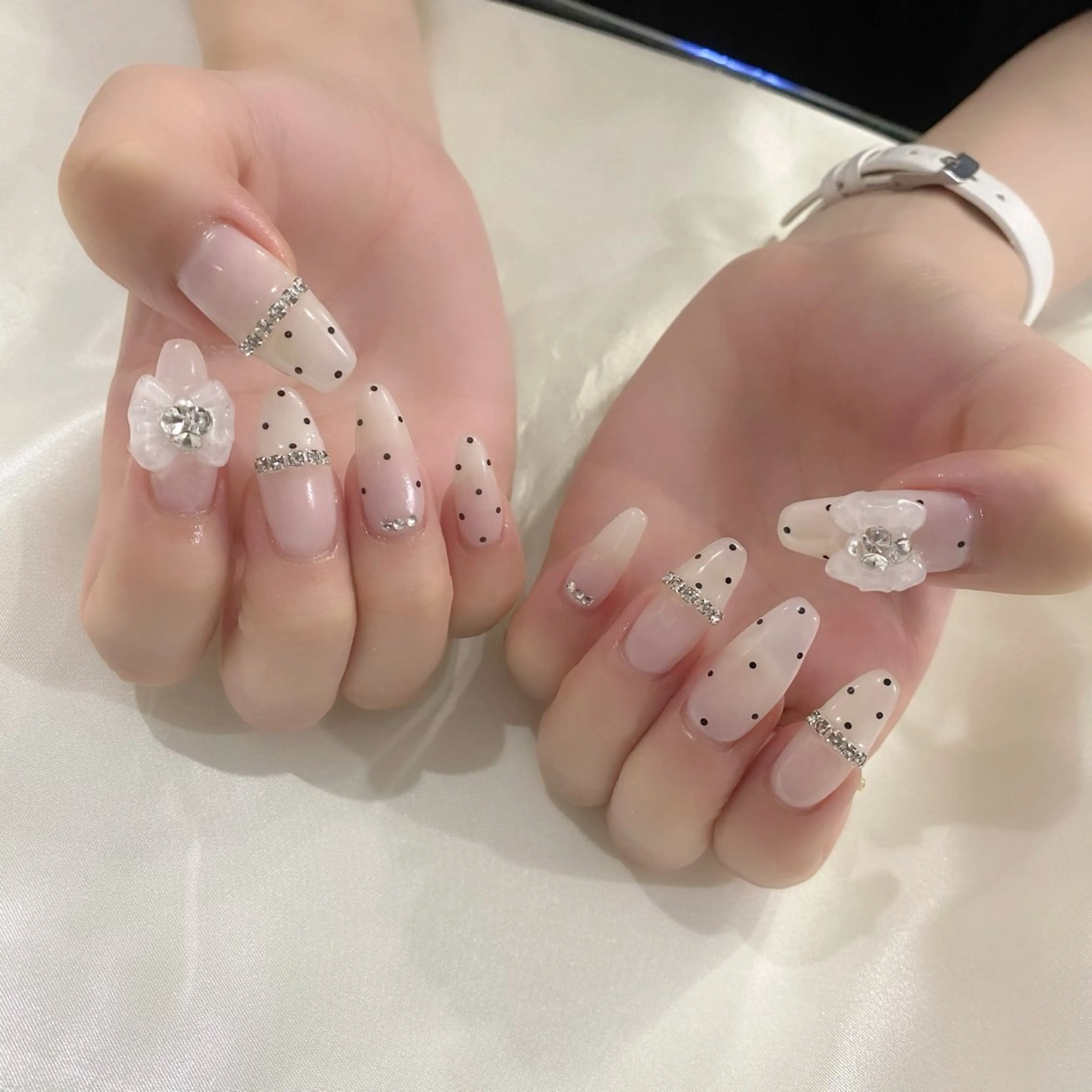 ネイル ドット ロングネイル リボン 冬ネイル Salon Ｋのネイルデザイン