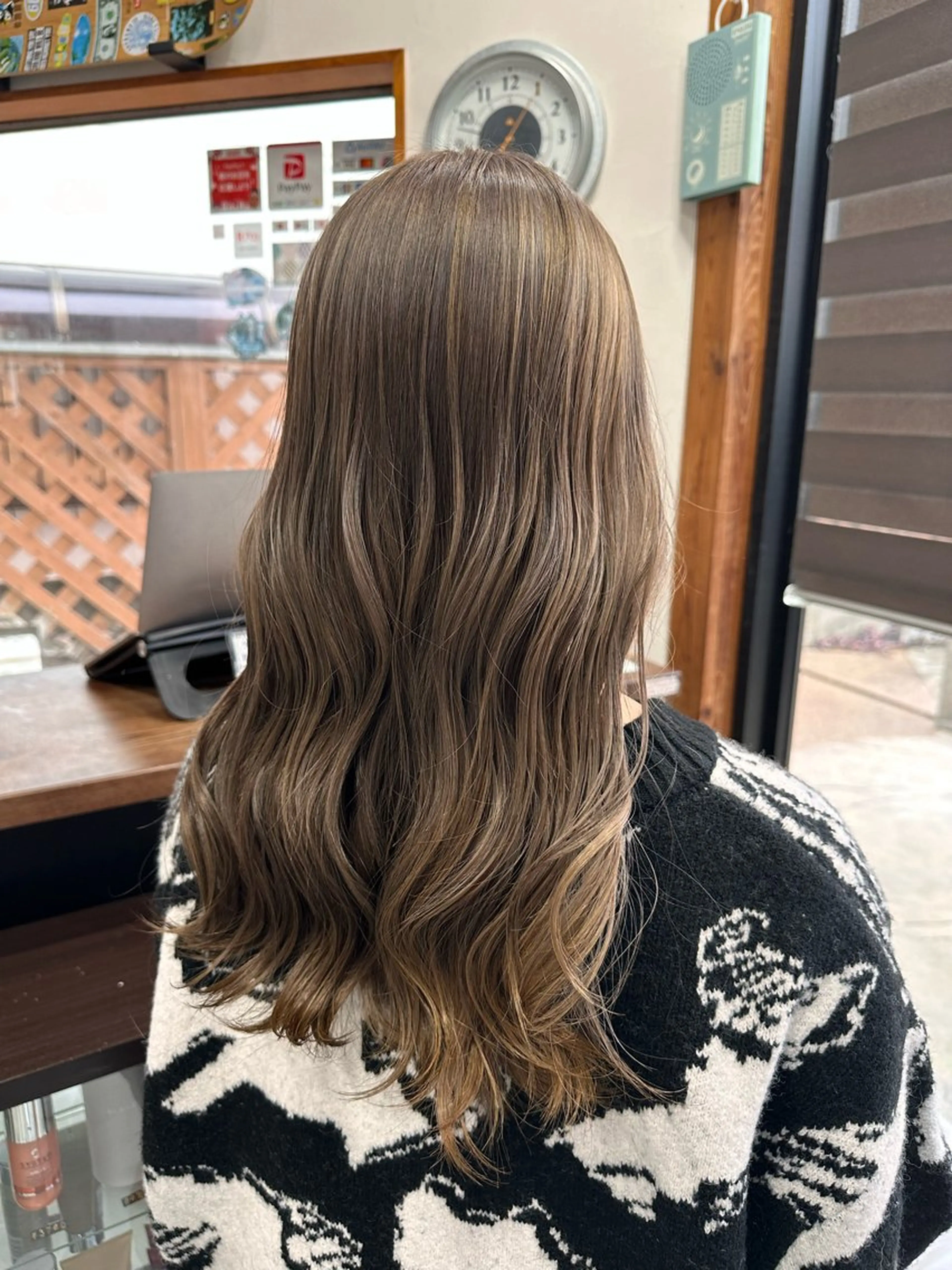 ロング カラー まろやかなベージュ 小池春樹のヘアスタイル