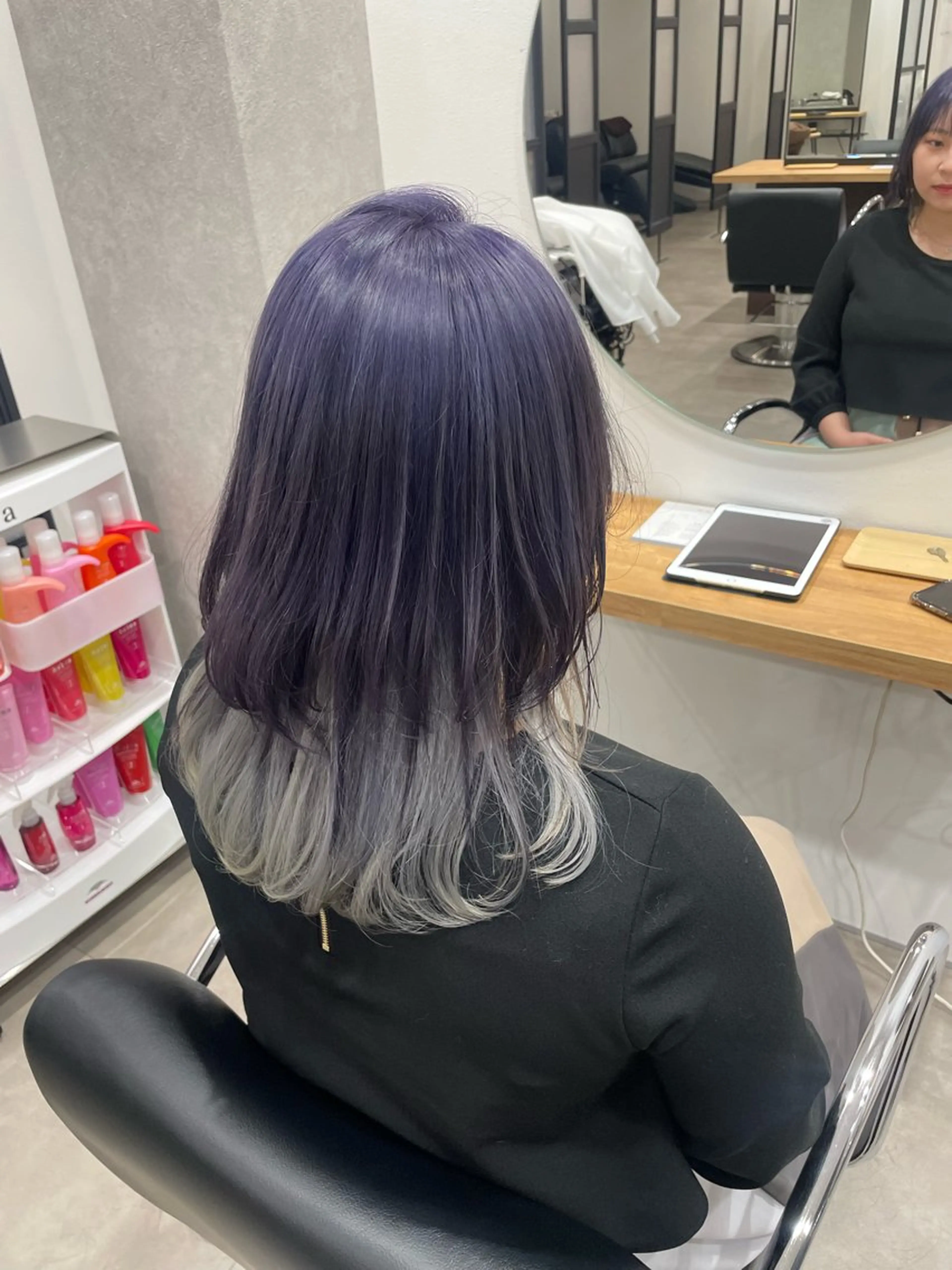 セミロング パープルカラー 佐藤 由依/水光カラーのヘアスタイル