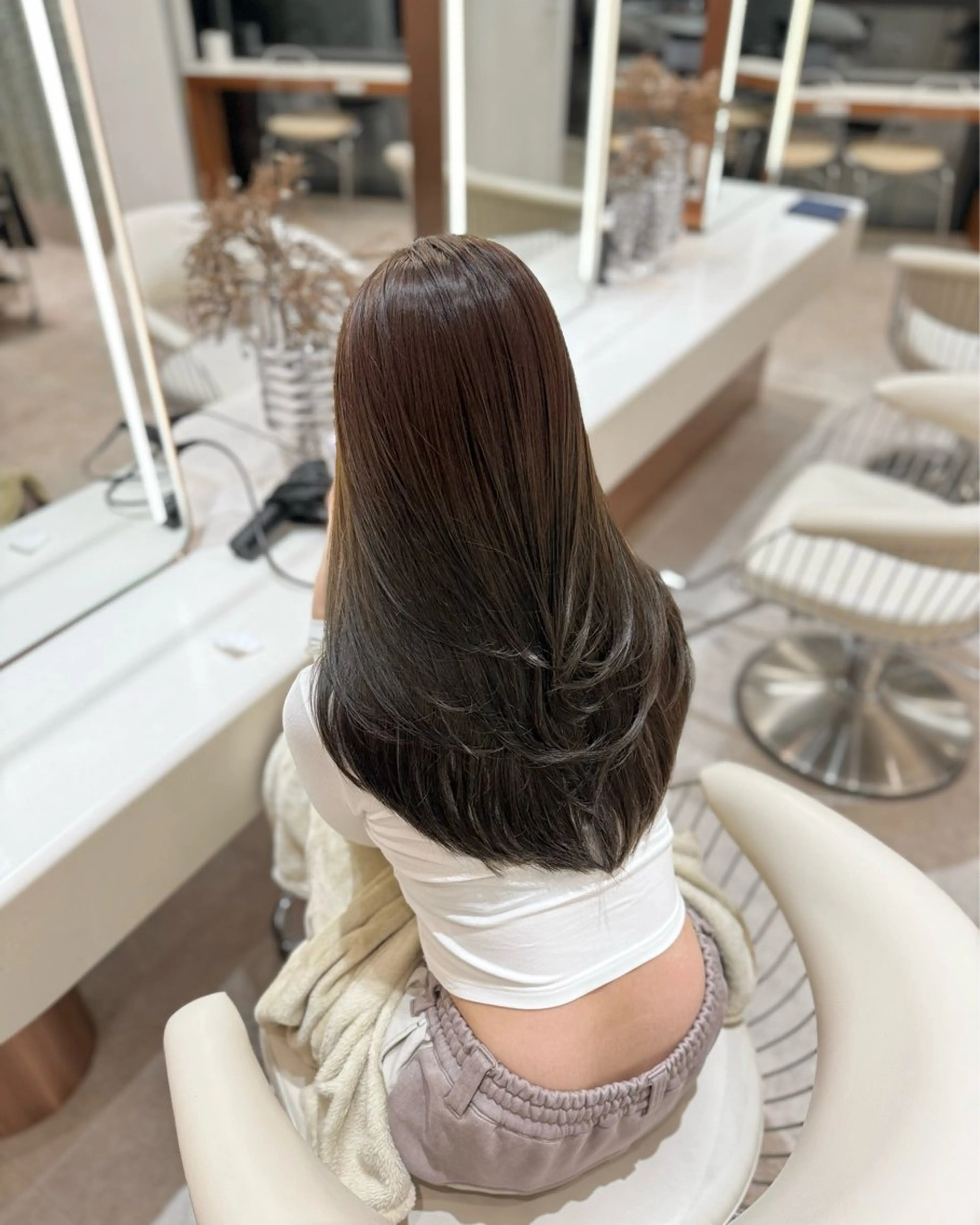 ロング カラー ベージュカラー グレージュ オリーブベージュ オリーブグレージュ オリーブグレー カット ヘアカラー トリートメント ヘアセット 韓国レイヤー🇰🇷 韓国研修◎渋谷カイトのヘアスタイル