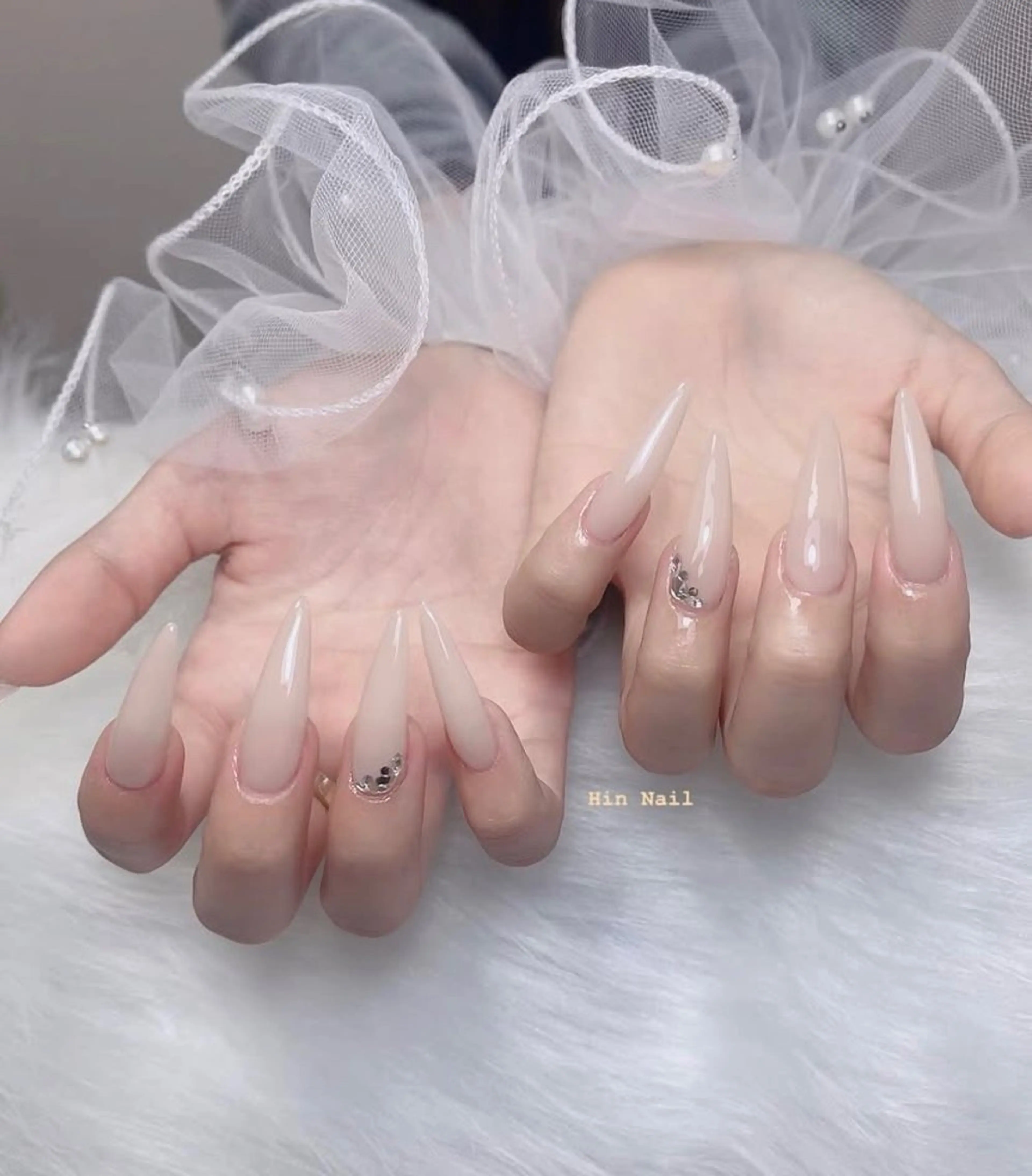 ネイル ストーンネイル ハンドネイル Hin Nailsのネイルデザイン