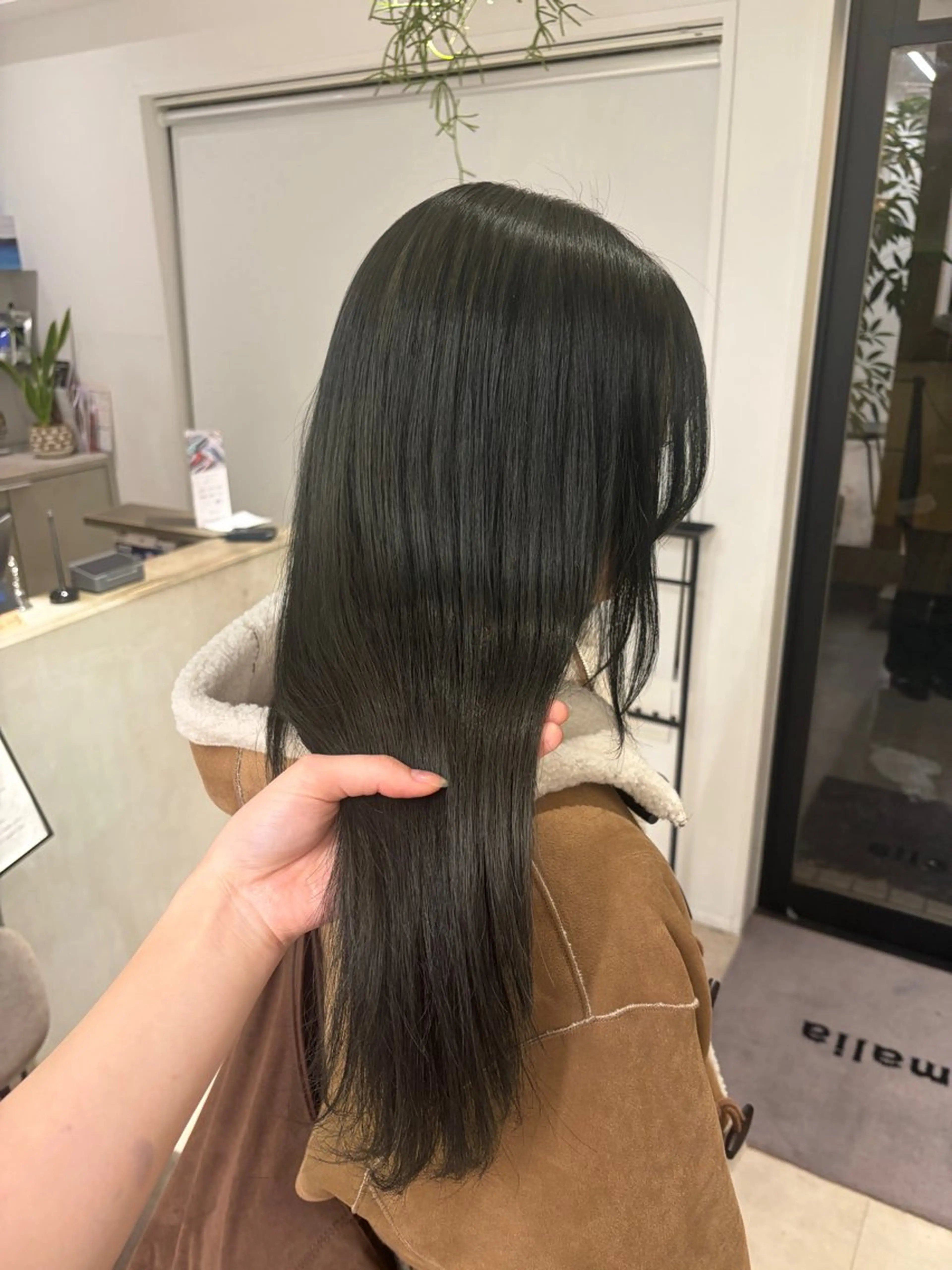 カラー lomalia ayuのヘアスタイル