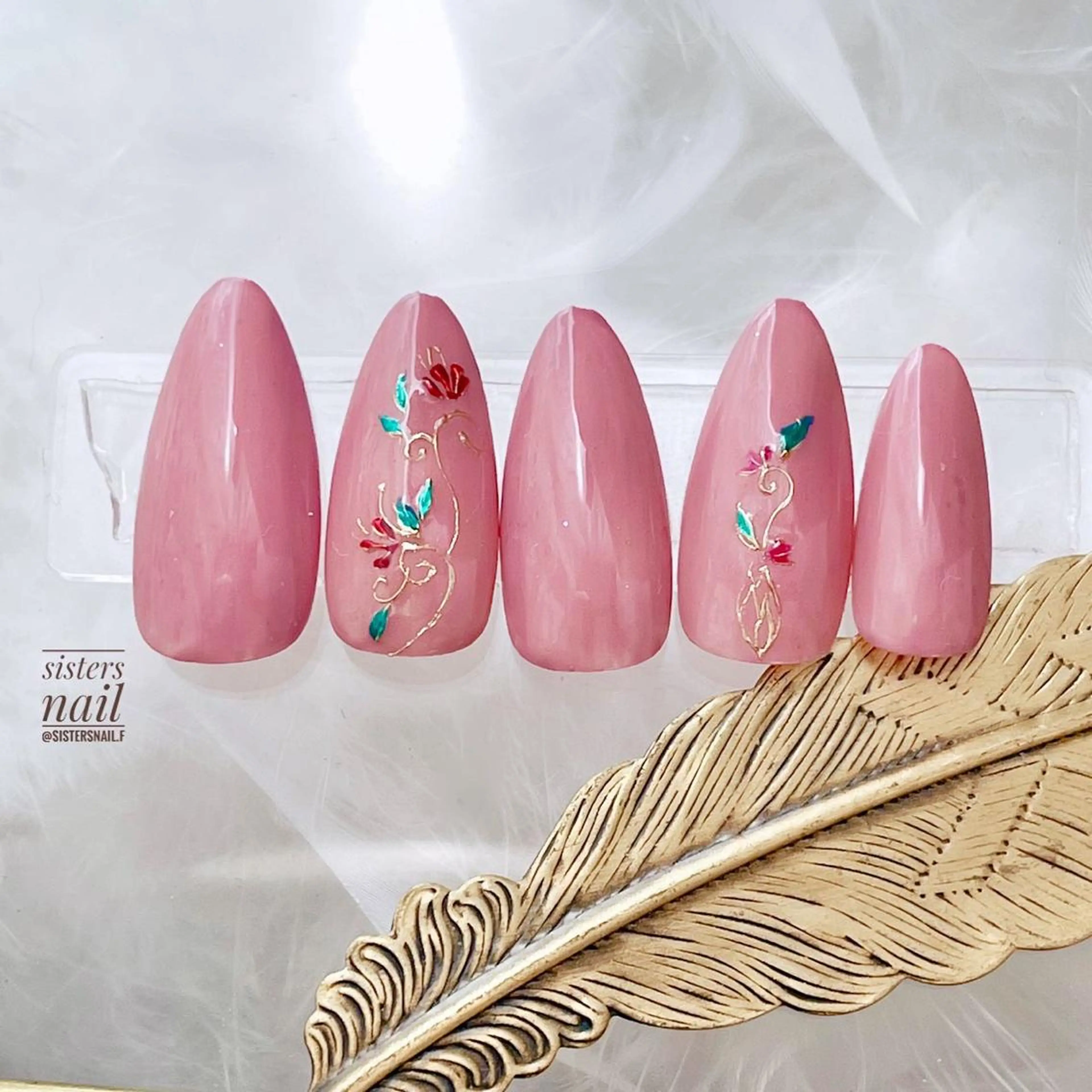 ネイル アートネイル ゴールド ピンク sisters nail.fのネイルデザイン