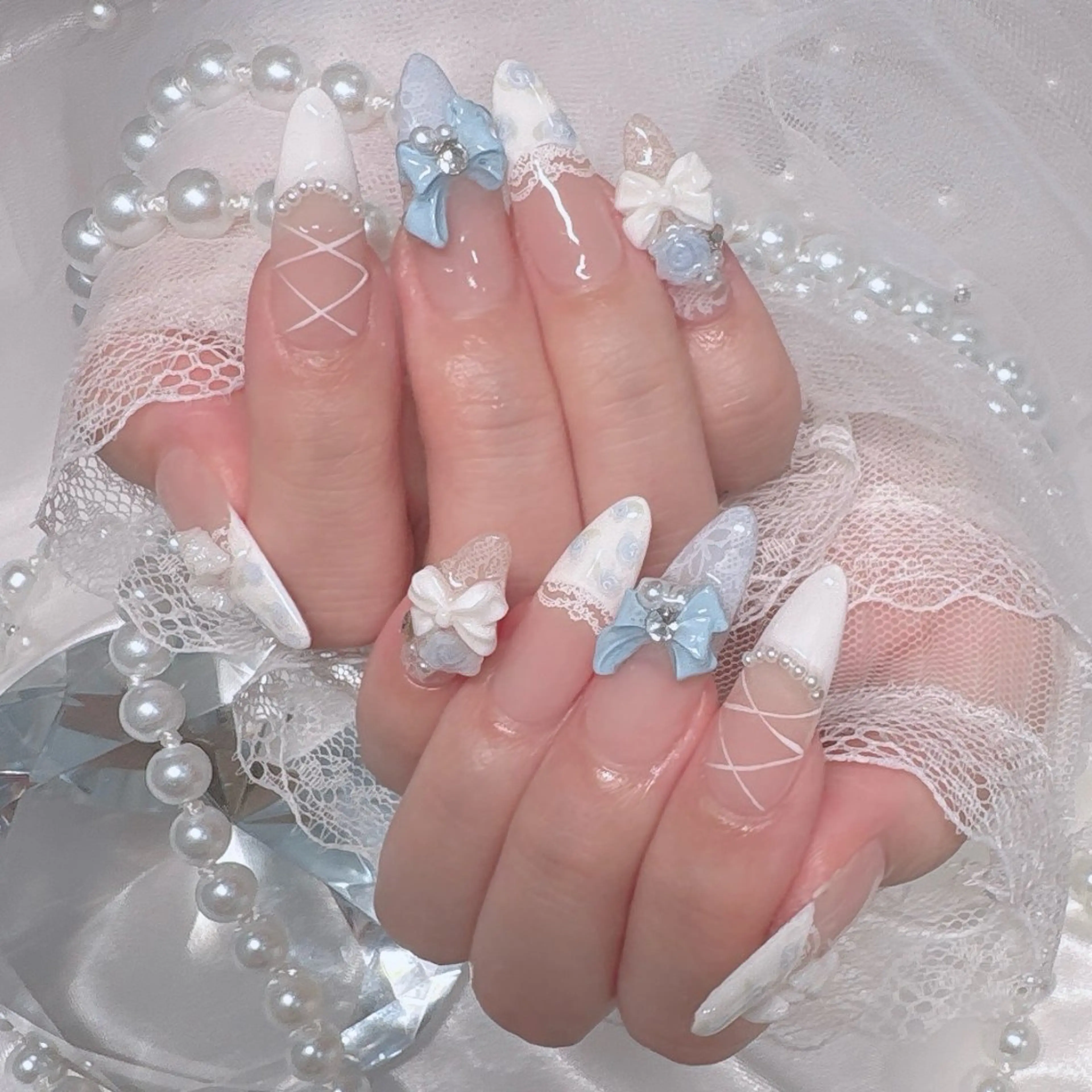ネイル ガーリー キラキラネイル レース 水色 ロングネイル ハンドネイル Marinnail Hibikiのネイルデザイン