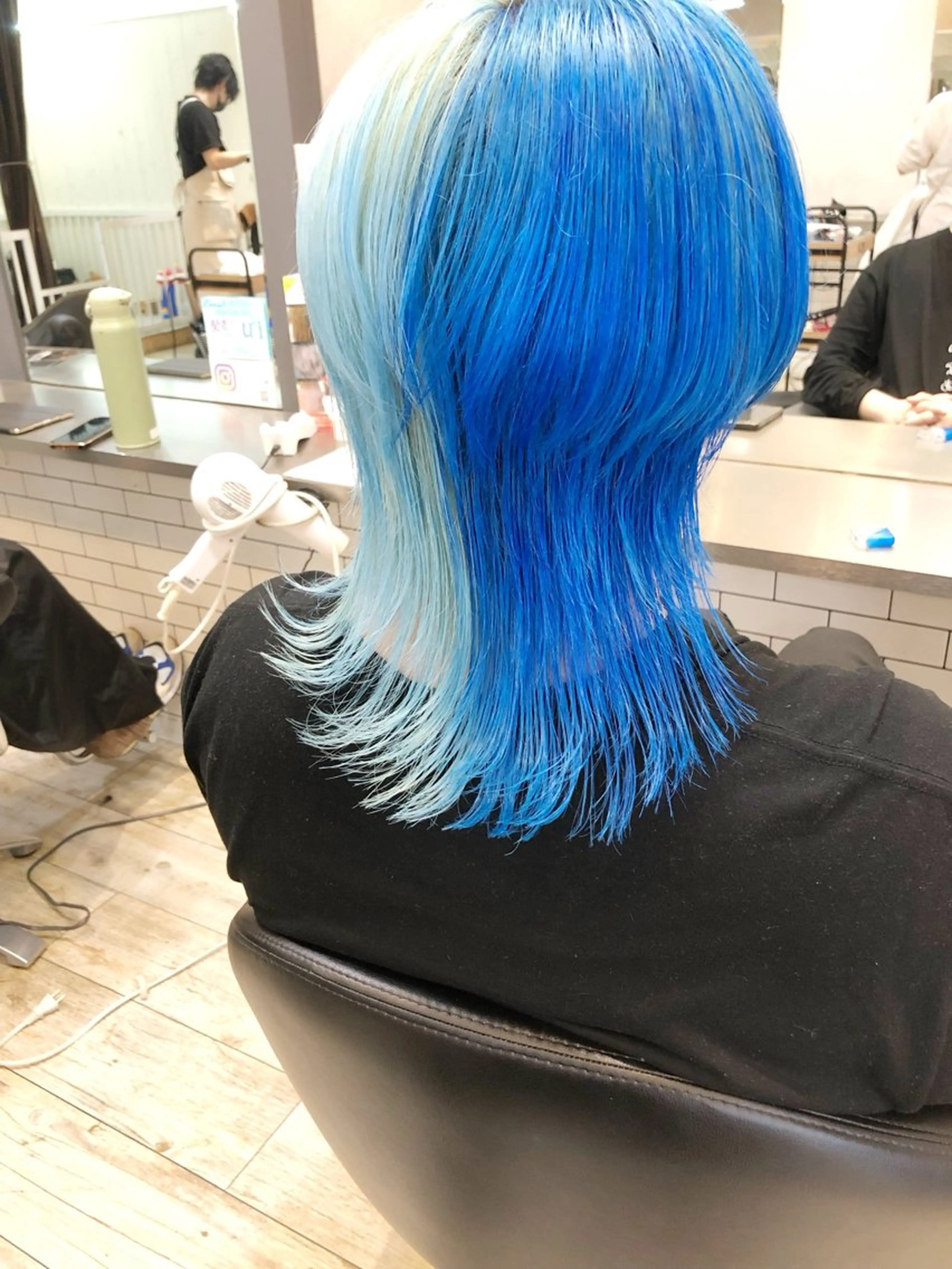 ミディアム カラー ウルフカット レイヤーブリーチ特化 ホワイト専門/岸のヘアスタイル