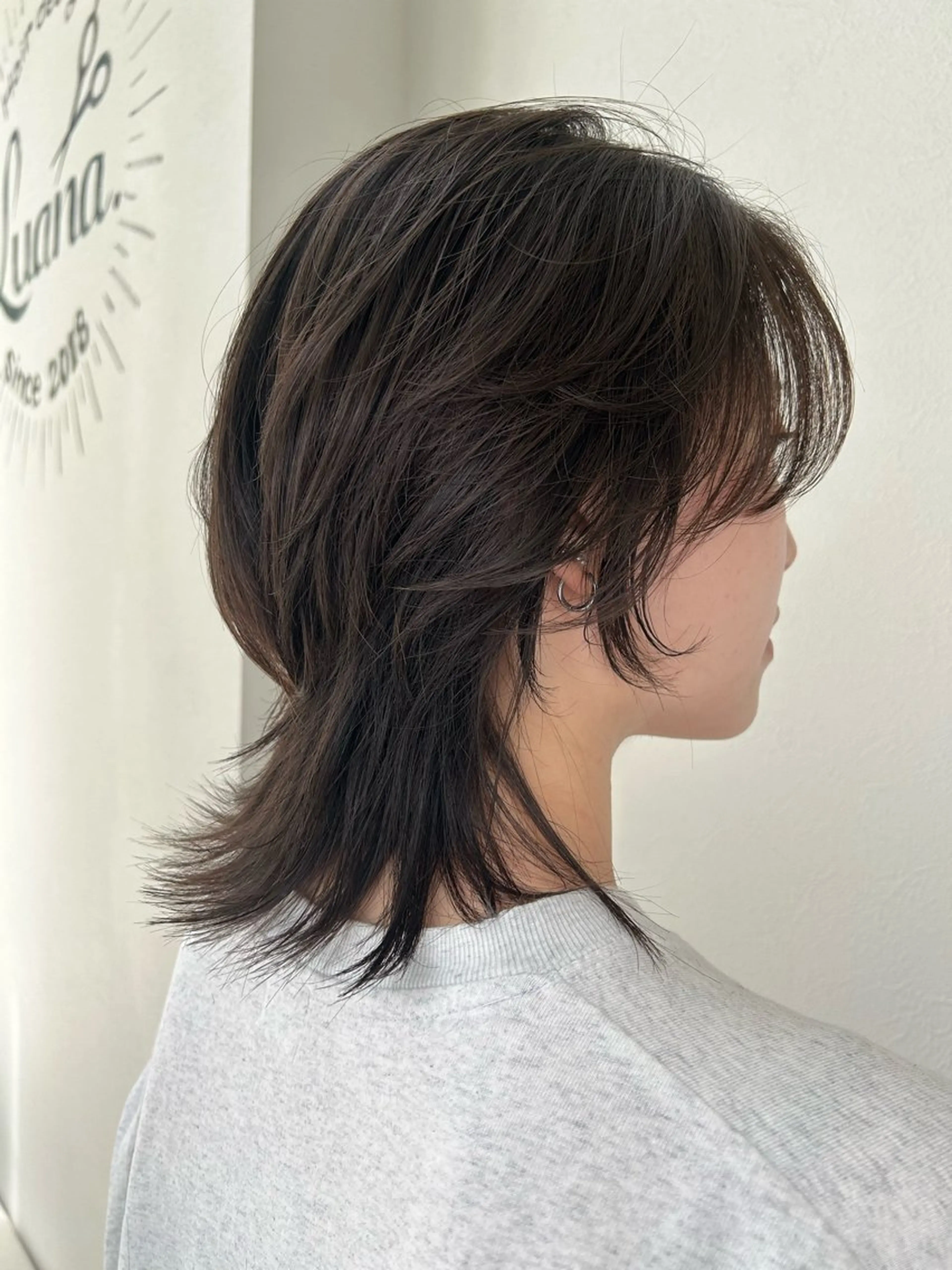 ミディアム ウルフカット 今村公介 ブリーチ特化、派手髪のヘアスタイル