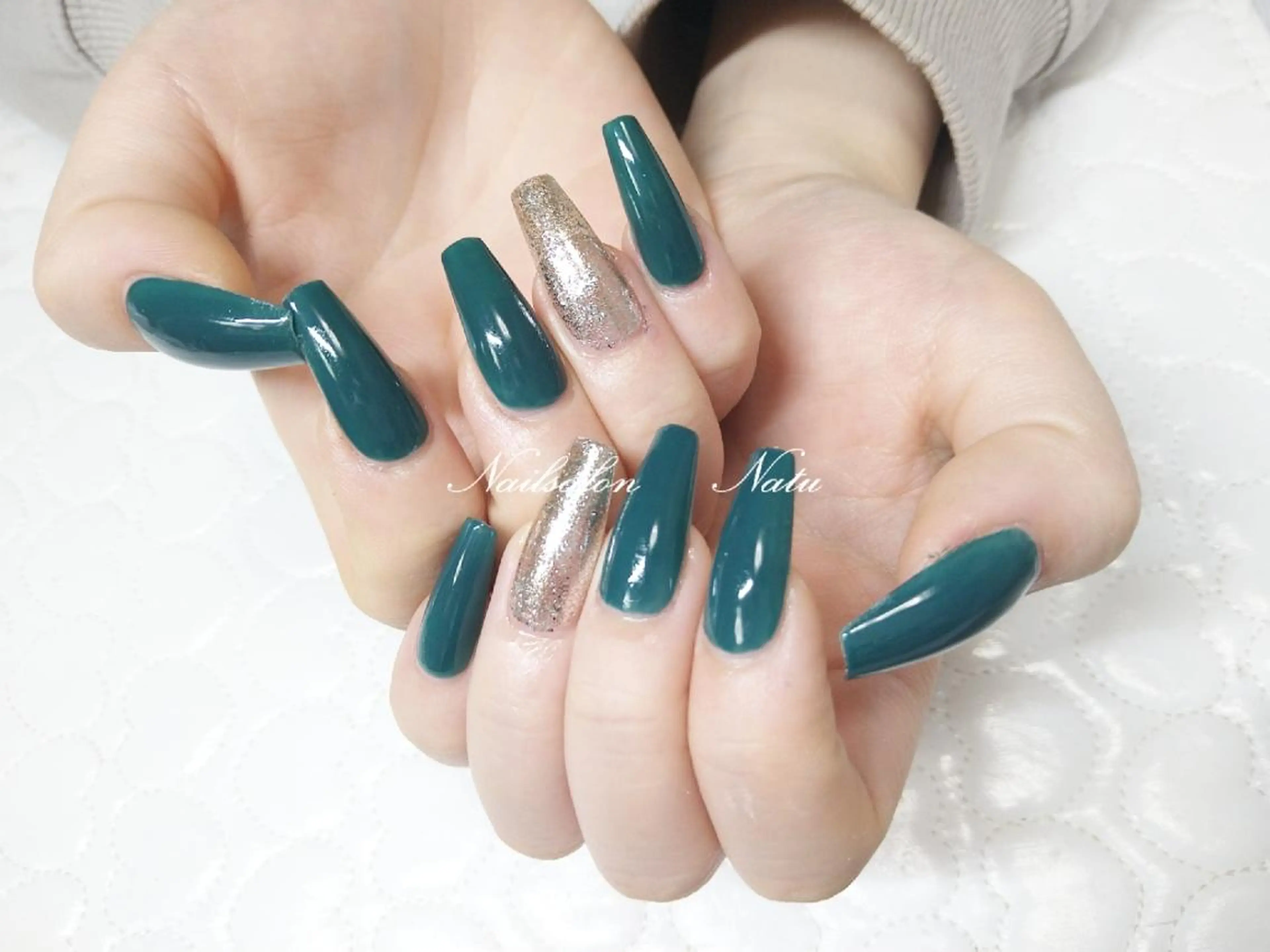 ネイル 長さ出し ラメ(グリッター) ワンカラーネイル nailsalon　 Natuのネイルデザイン