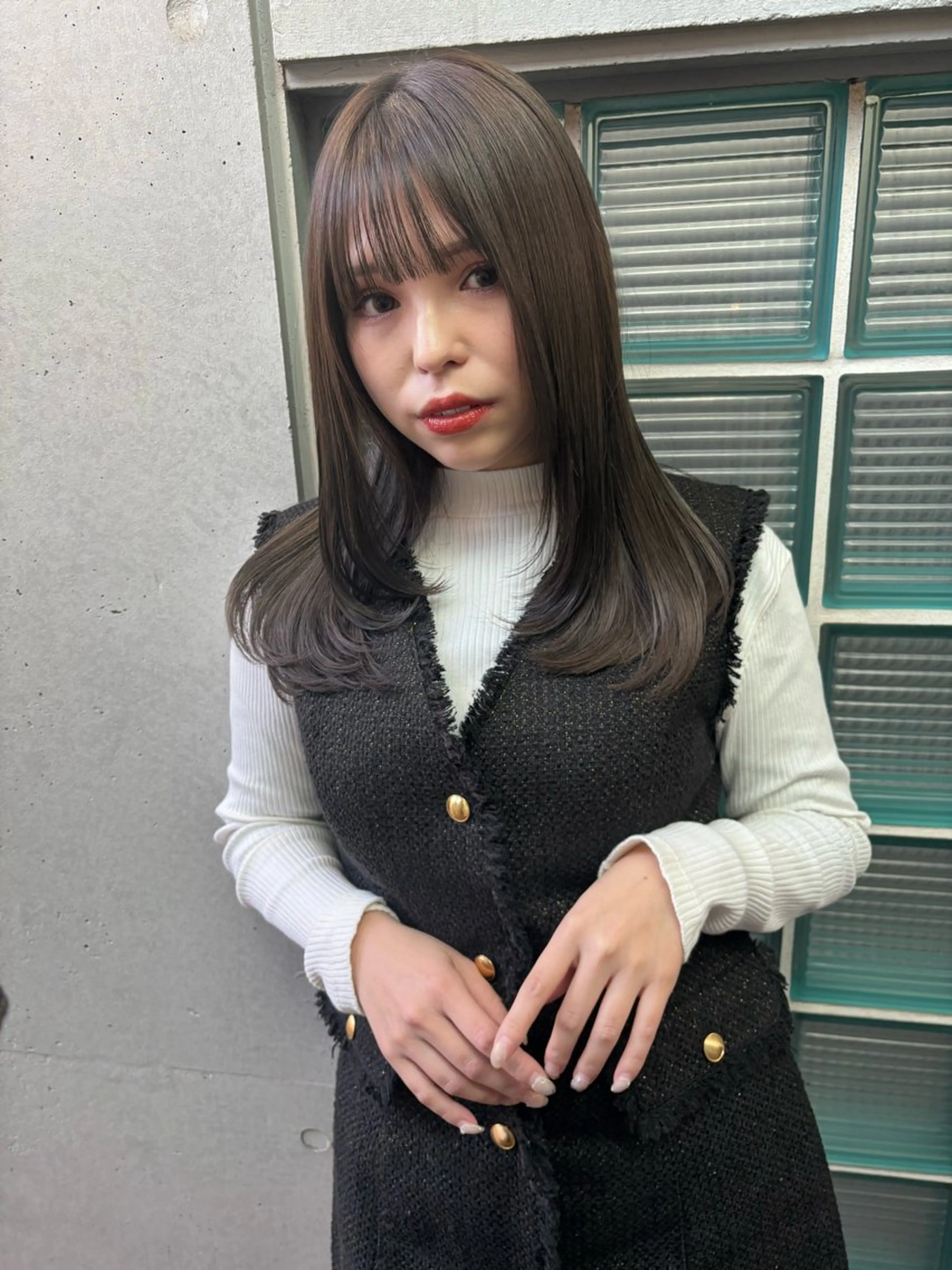 セミロング カラー グレージュ オリーブグレージュ オリーブグレー レイヤーカット カット ヘアカラー トリートメント レイヤーカット /透明感/千葉怜寿のヘアスタイル