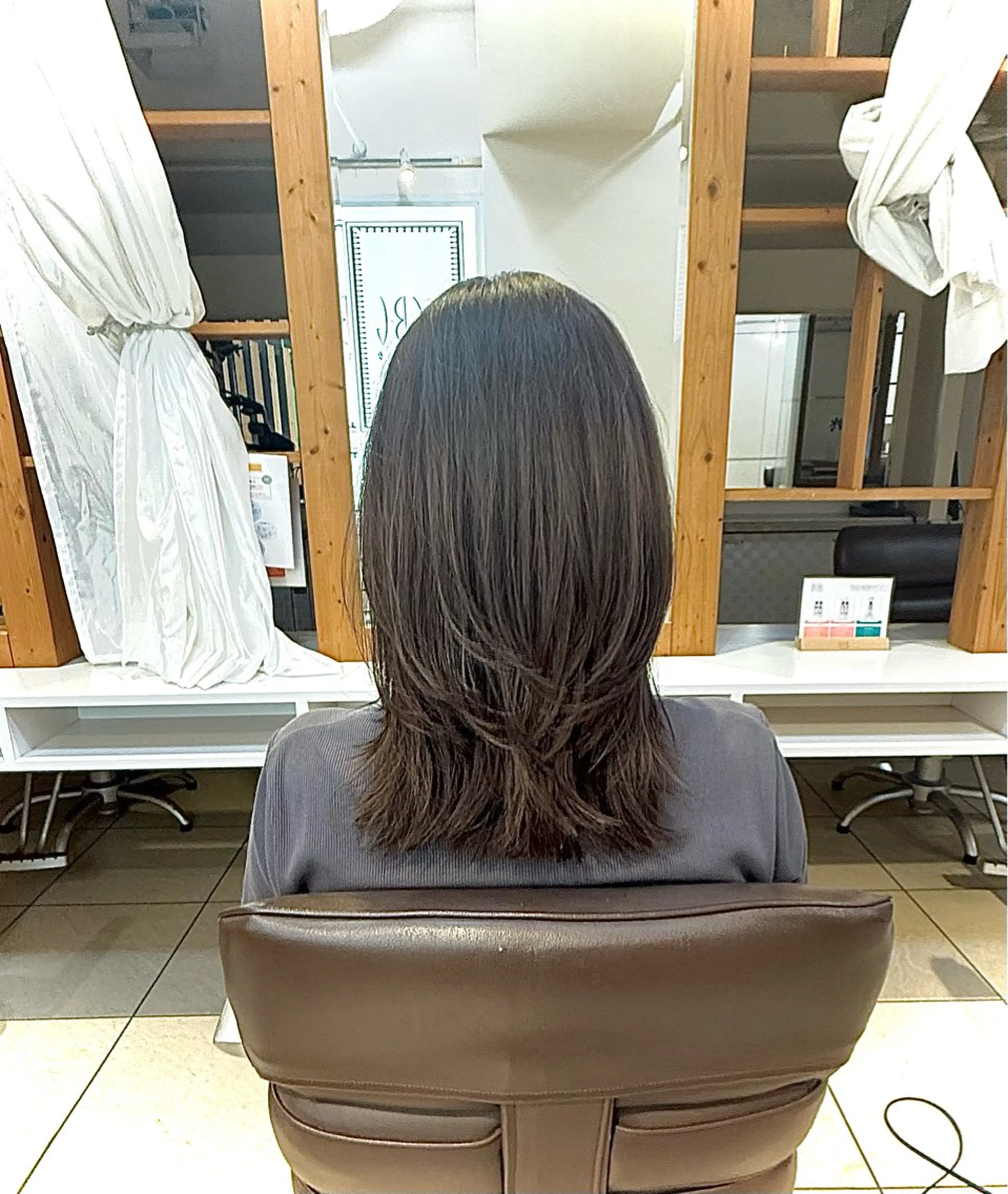 ミディアム レイヤーカット 似合わせカット 青山 光のヘアスタイル