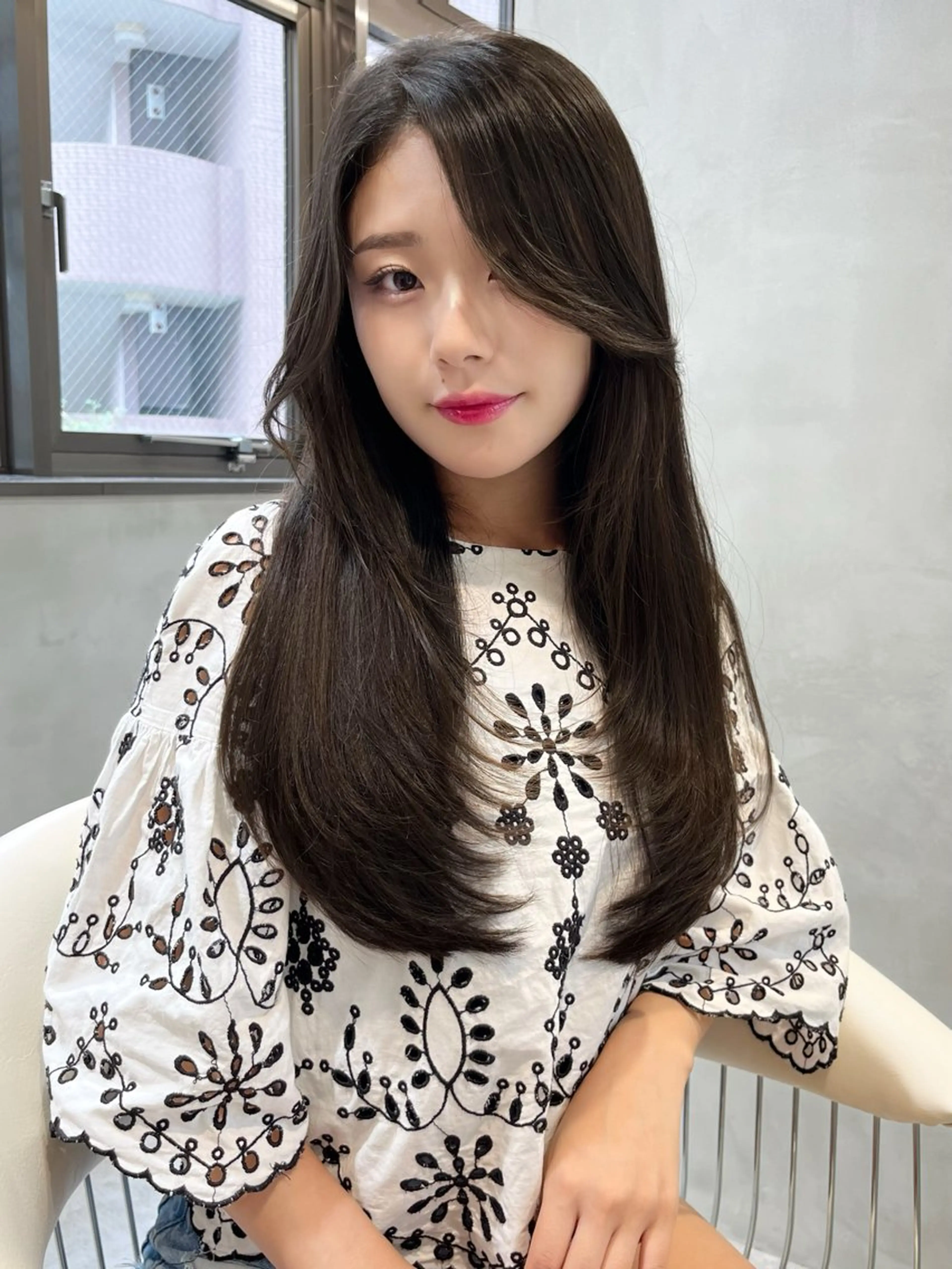 ロング カラー 黒髪 ブルーカラー ブルーブラック 透明感カラー グレーブラック レイヤーカット、ボブ GLROWのヘアスタイル