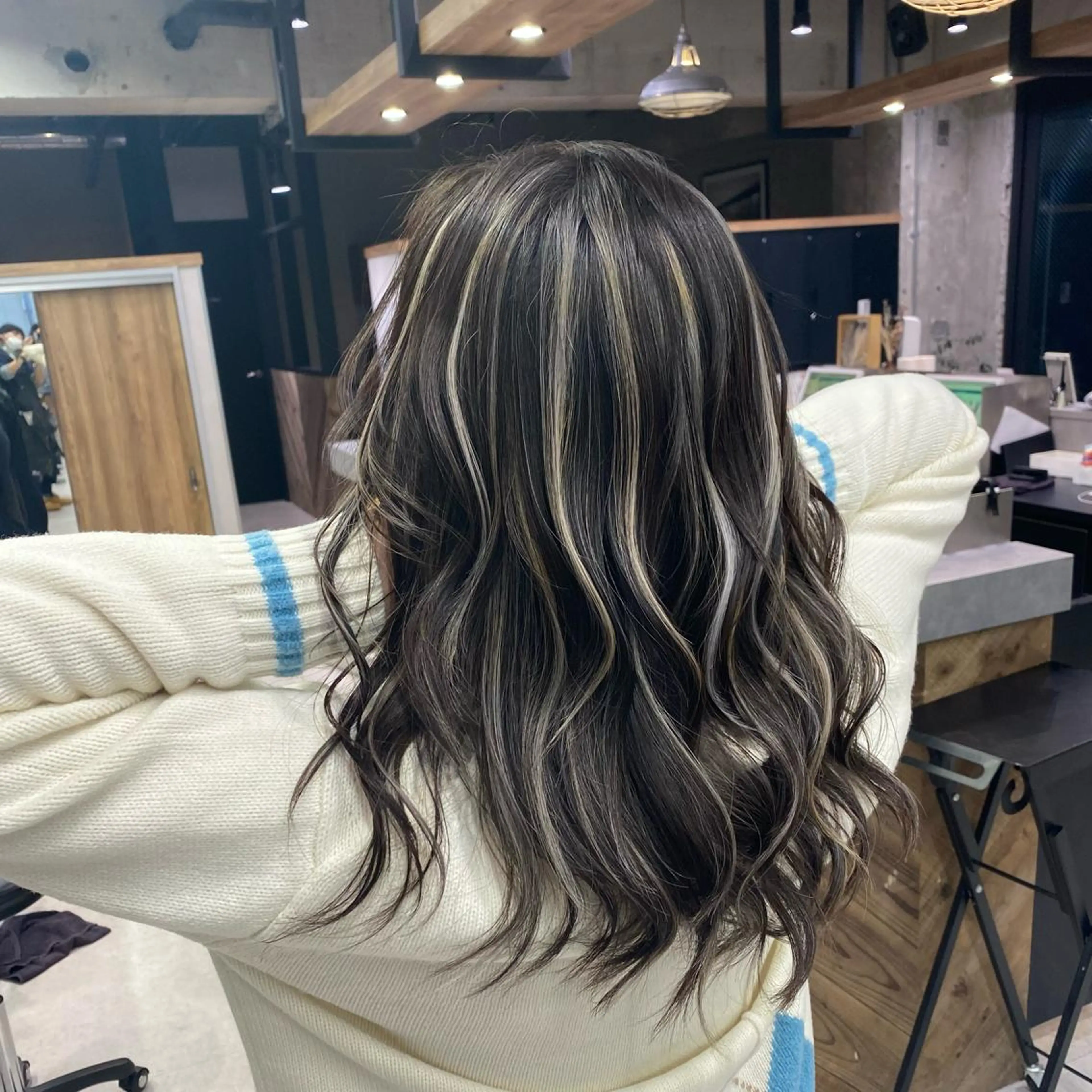 セミロング カラー バレイヤージュ デザインカラー ハイライトカラー ハイライト レイヤーカット カット ヘアカラー 🌈透明感カラー ✨松田龍也🌈のヘアスタイル