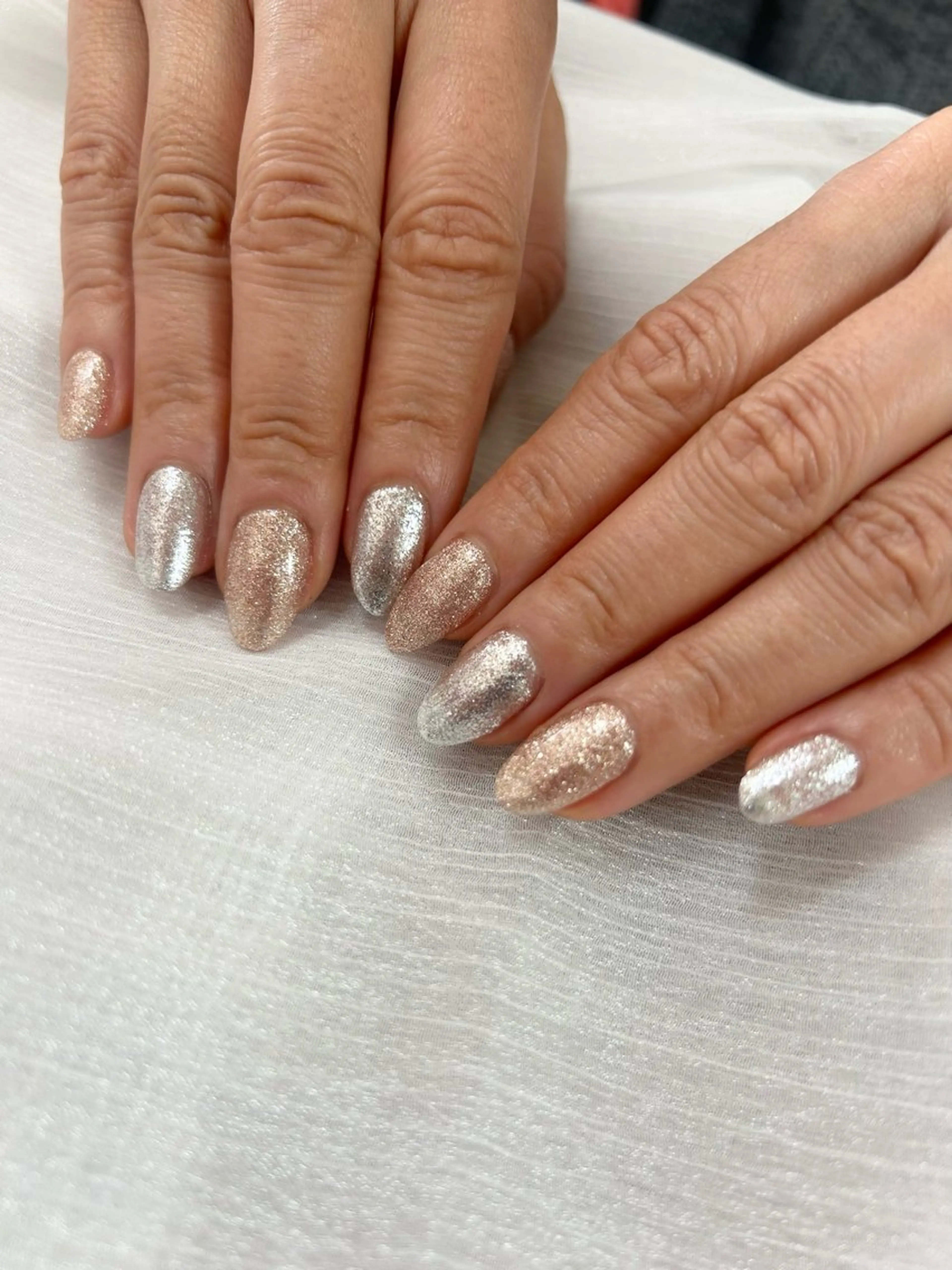 ネイル オーロラネイル フットネイル フレンチネイル ジェルネイル キラキラネイル ハンドネイル mogunail &blowのネイルデザイン