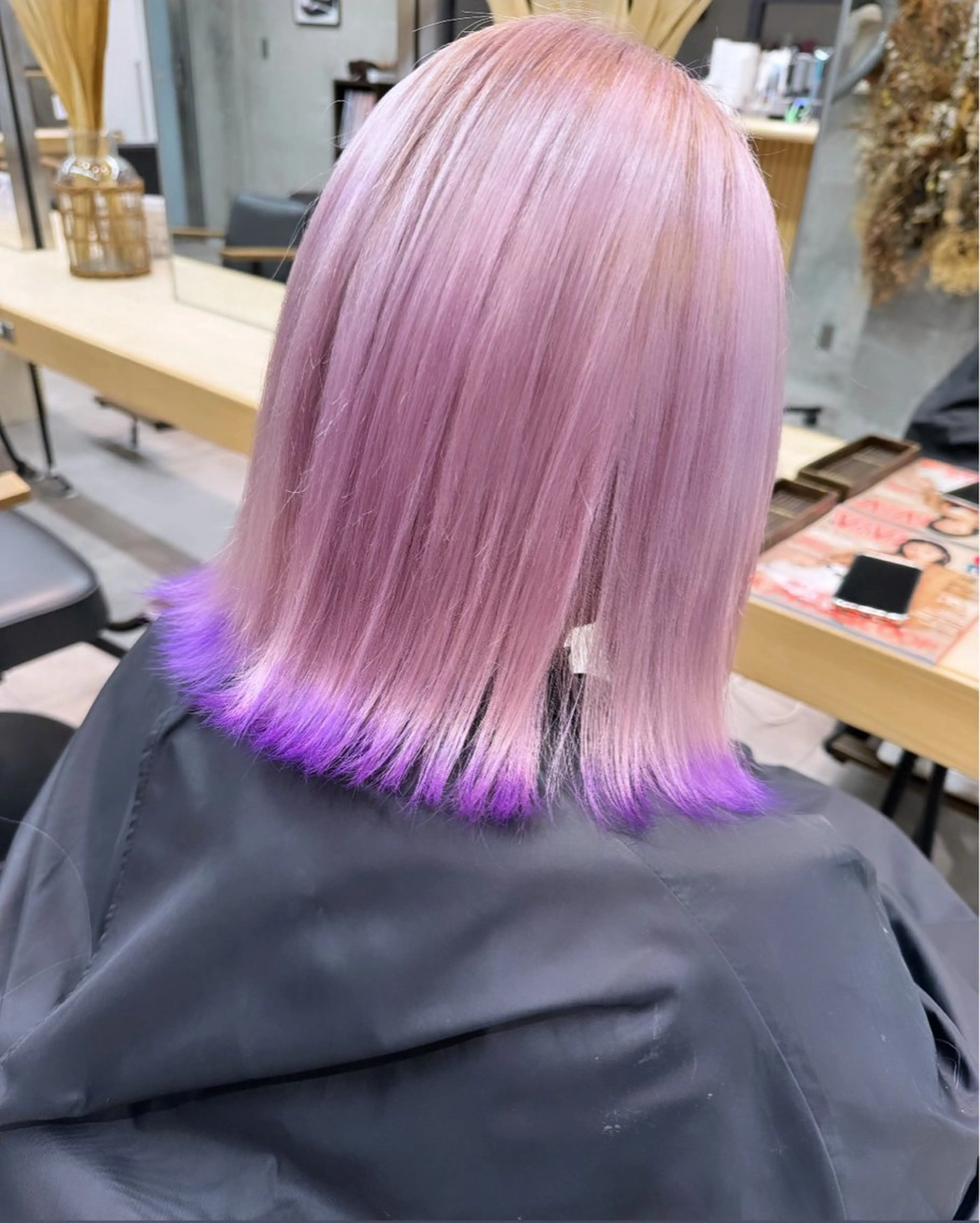 ミディアム カラー パーマ ヘアアレンジ 切りっぱなしボブ ラベンダーカラー ピンクカラー ボブ ヘアカラー ハイトーン特化🤍 浦住のヘアスタイル