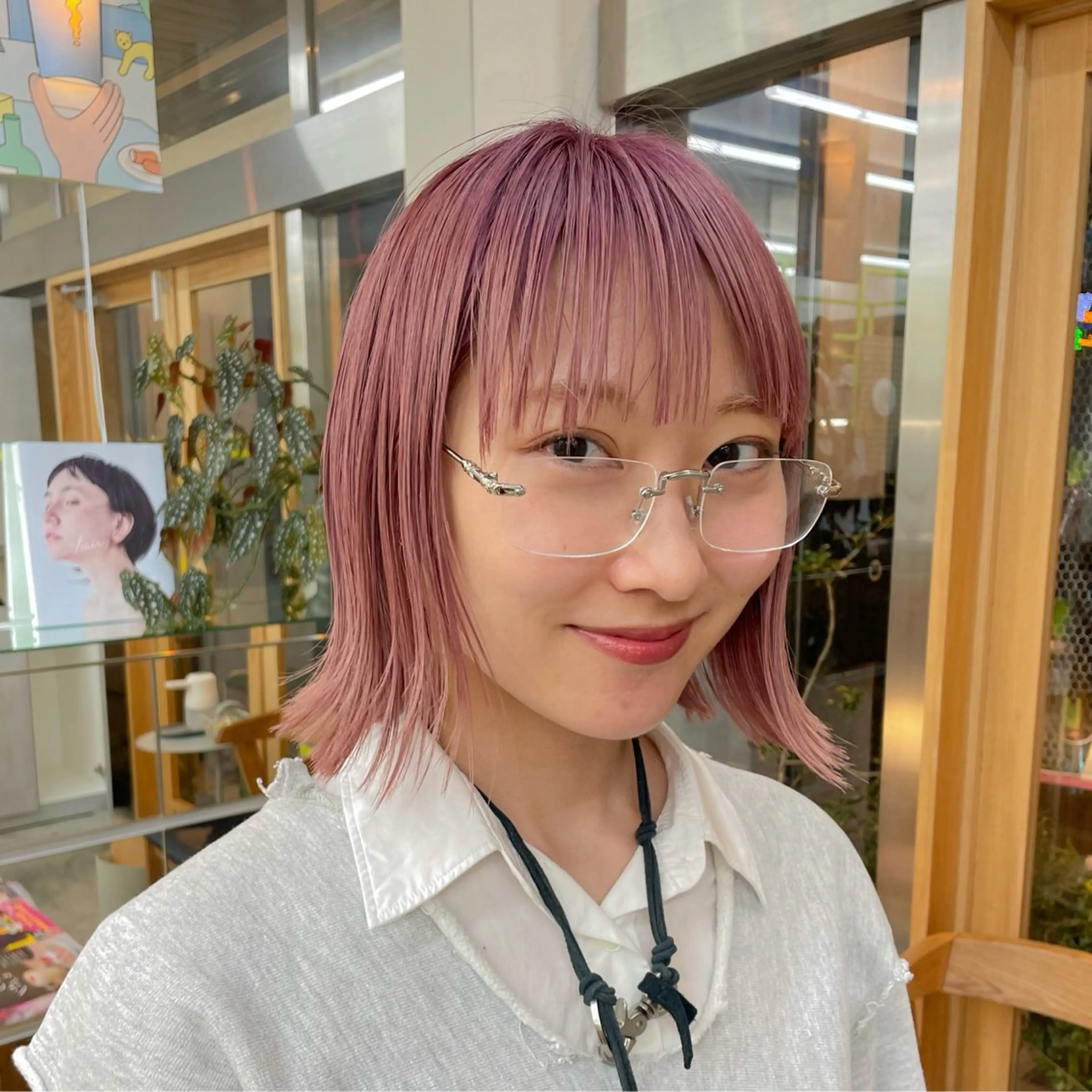 ショート カラー ブリーチ ハイトーンカラー rapt.所属・ストレート／Wカラー 星野光咲のヘアスタイル