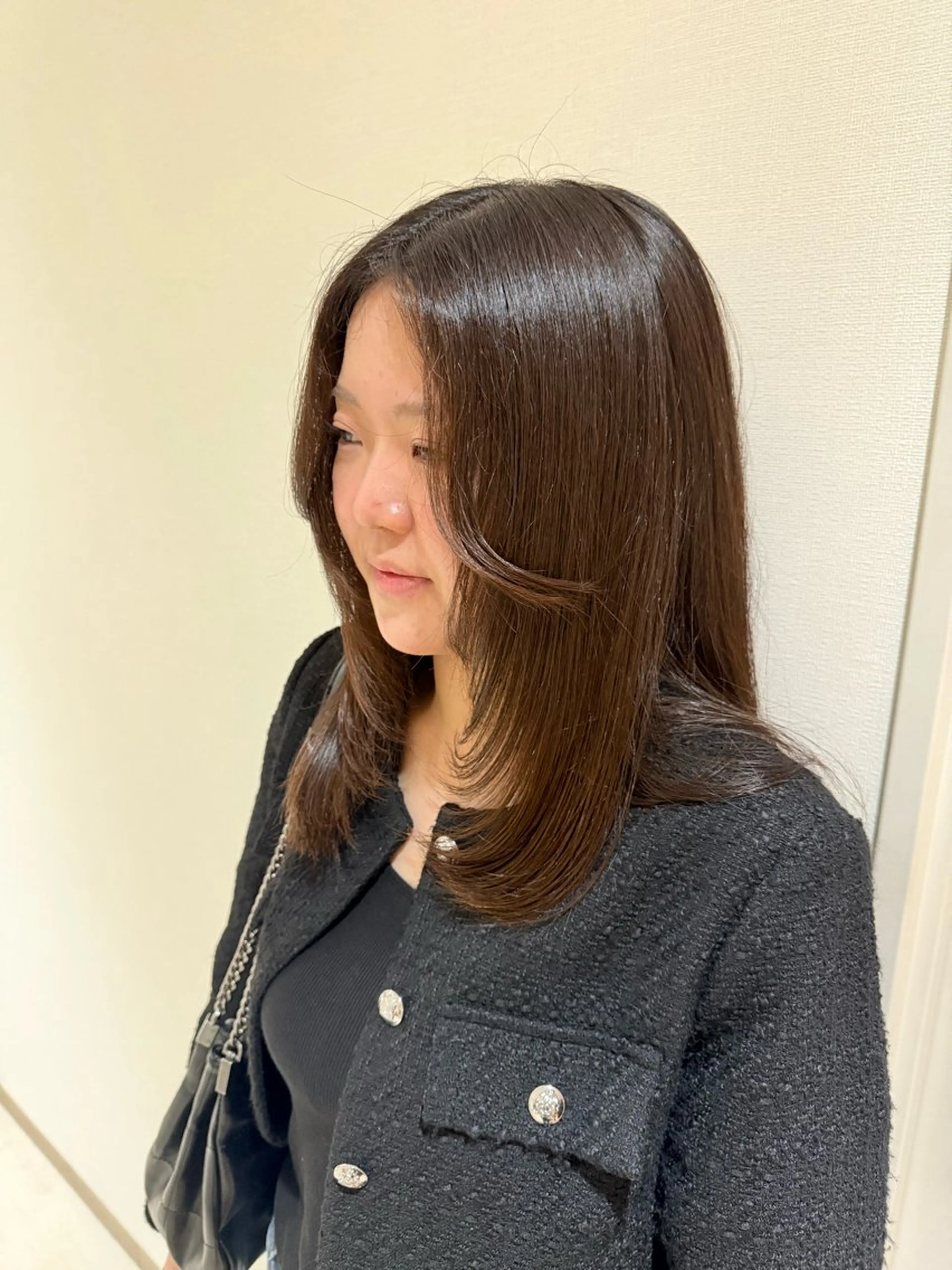 ミディアム レイヤーカット カット 西野 美桜のヘアスタイル