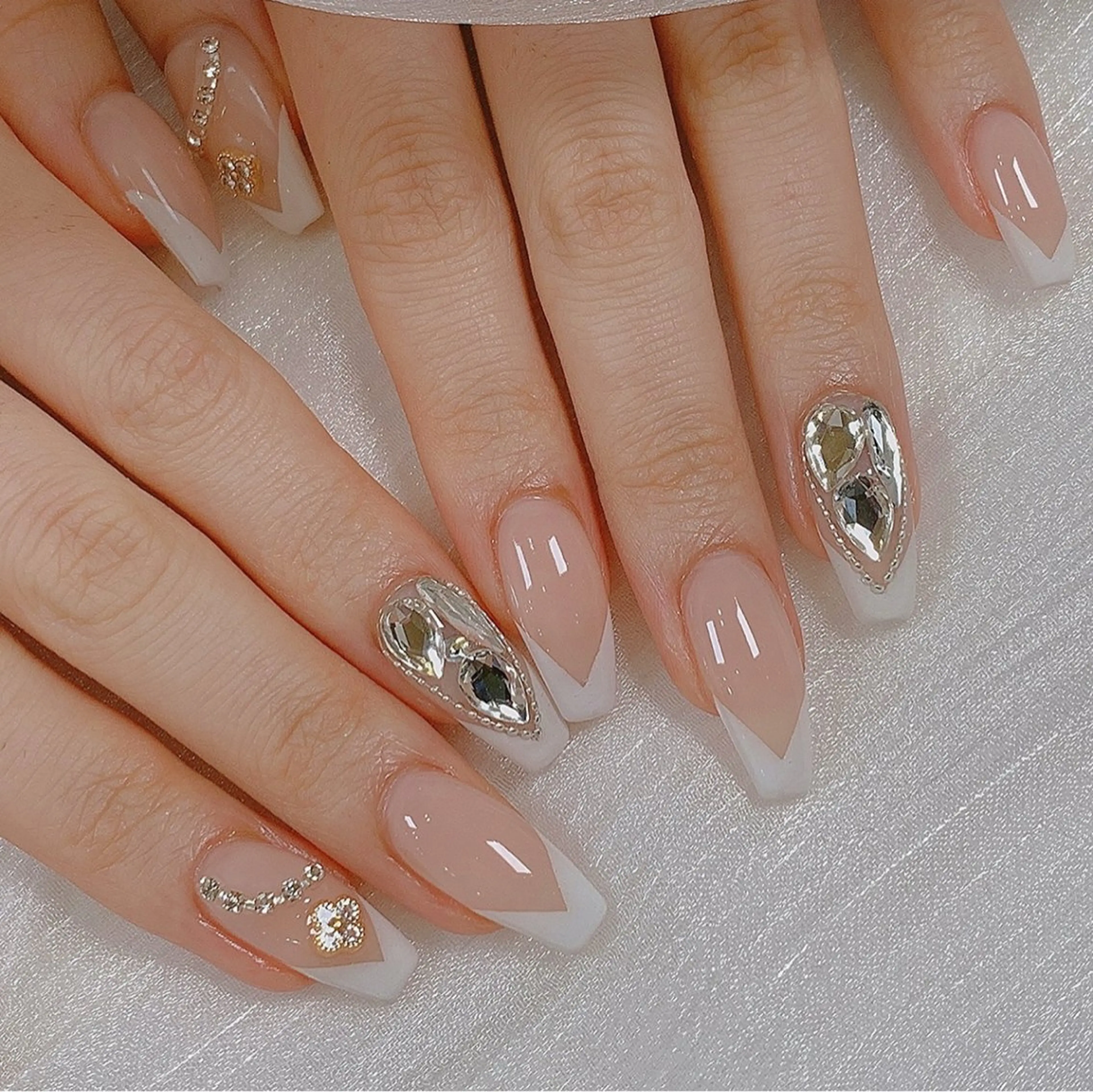 ネイル チークネイル フレンチネイル グラデーション 韓国ネイル マグネットネイル Hana Nailのネイルデザイン