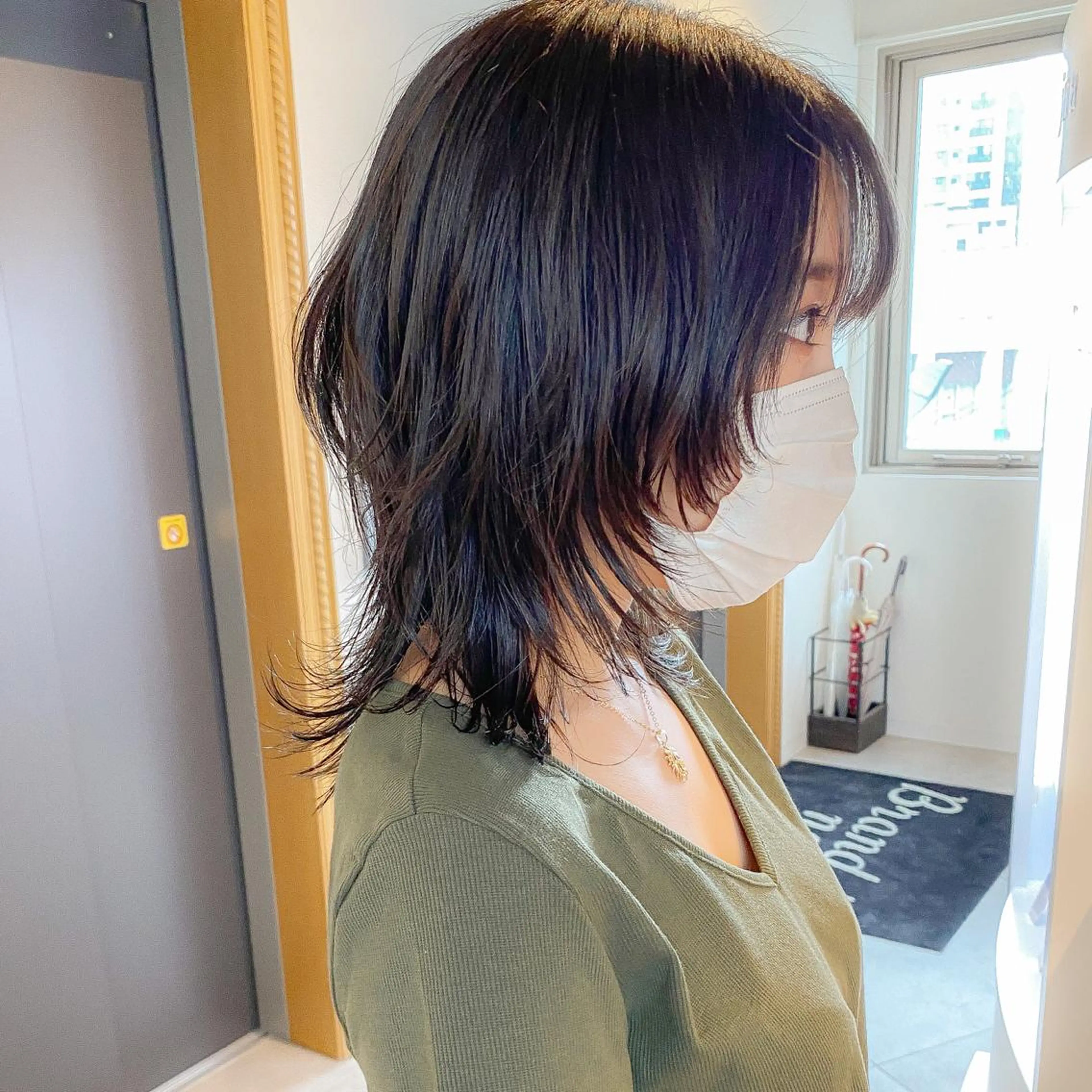 セミロング 大阪ウルフカット ハッシュカットのヘアスタイル