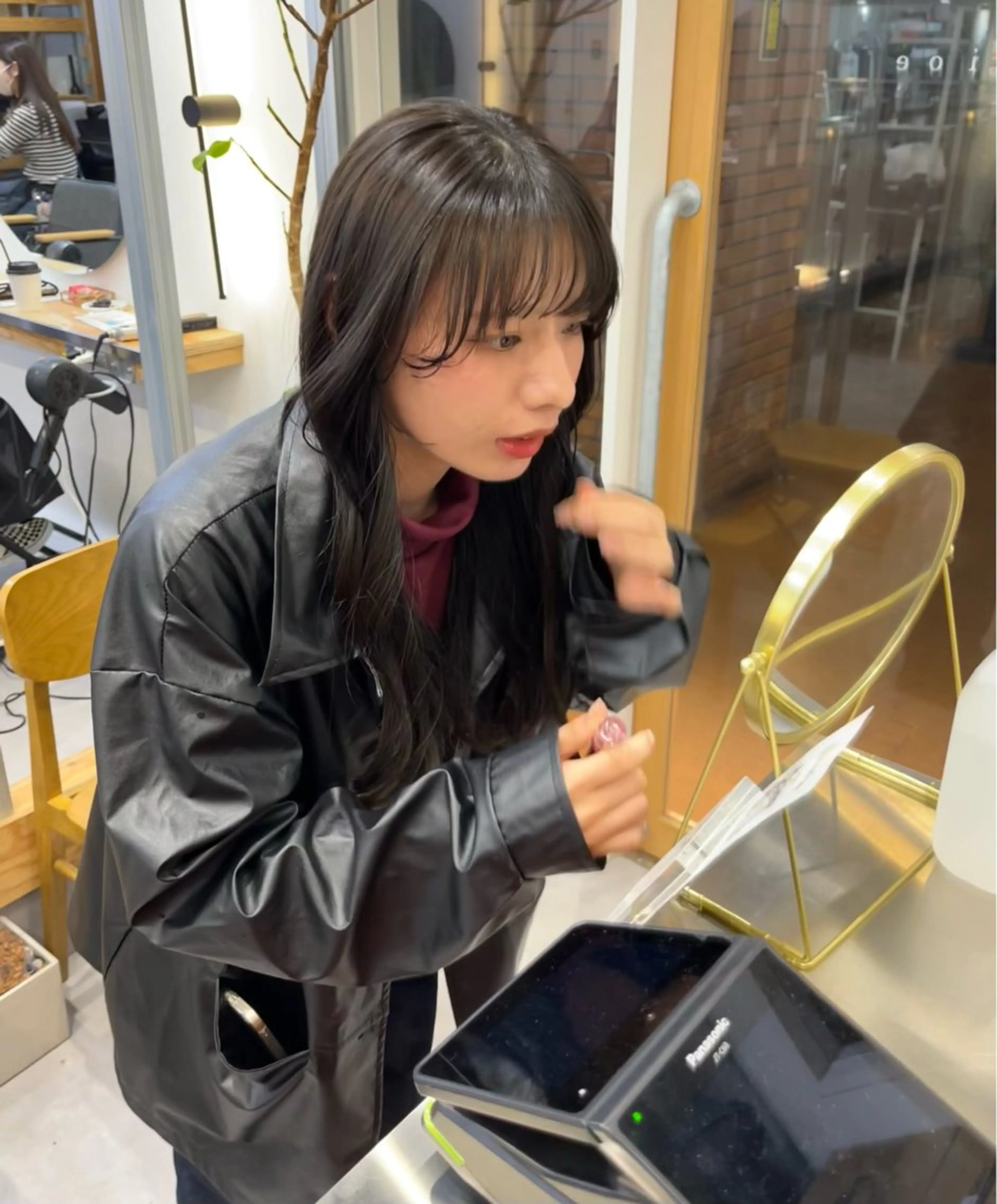 ロング カラー ヘアカラー トリートメント ブリーチなしカラー /ベージュカラーのヘアスタイル