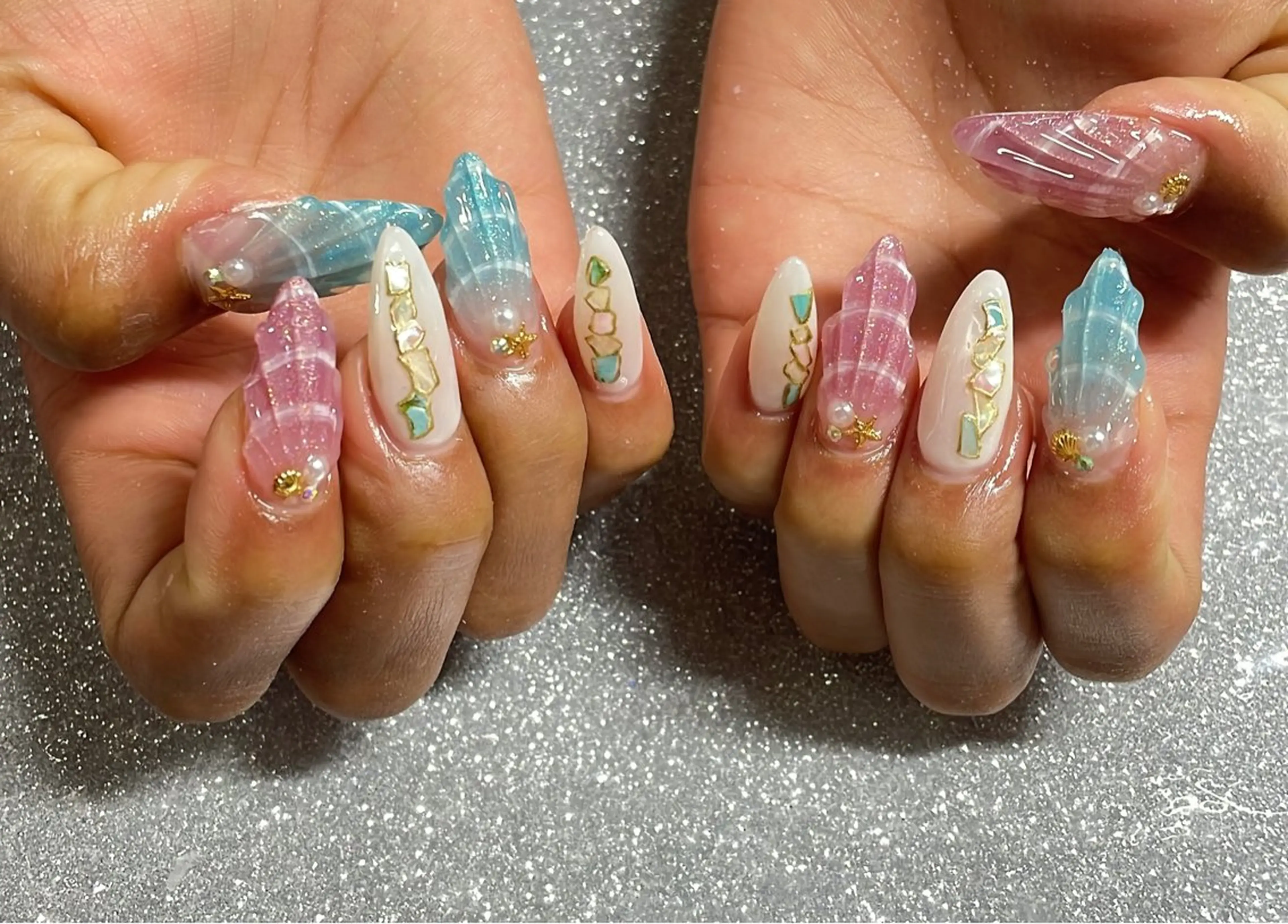 ネイル ハンドネイル VIERU 🌈🎀💖のネイルデザイン