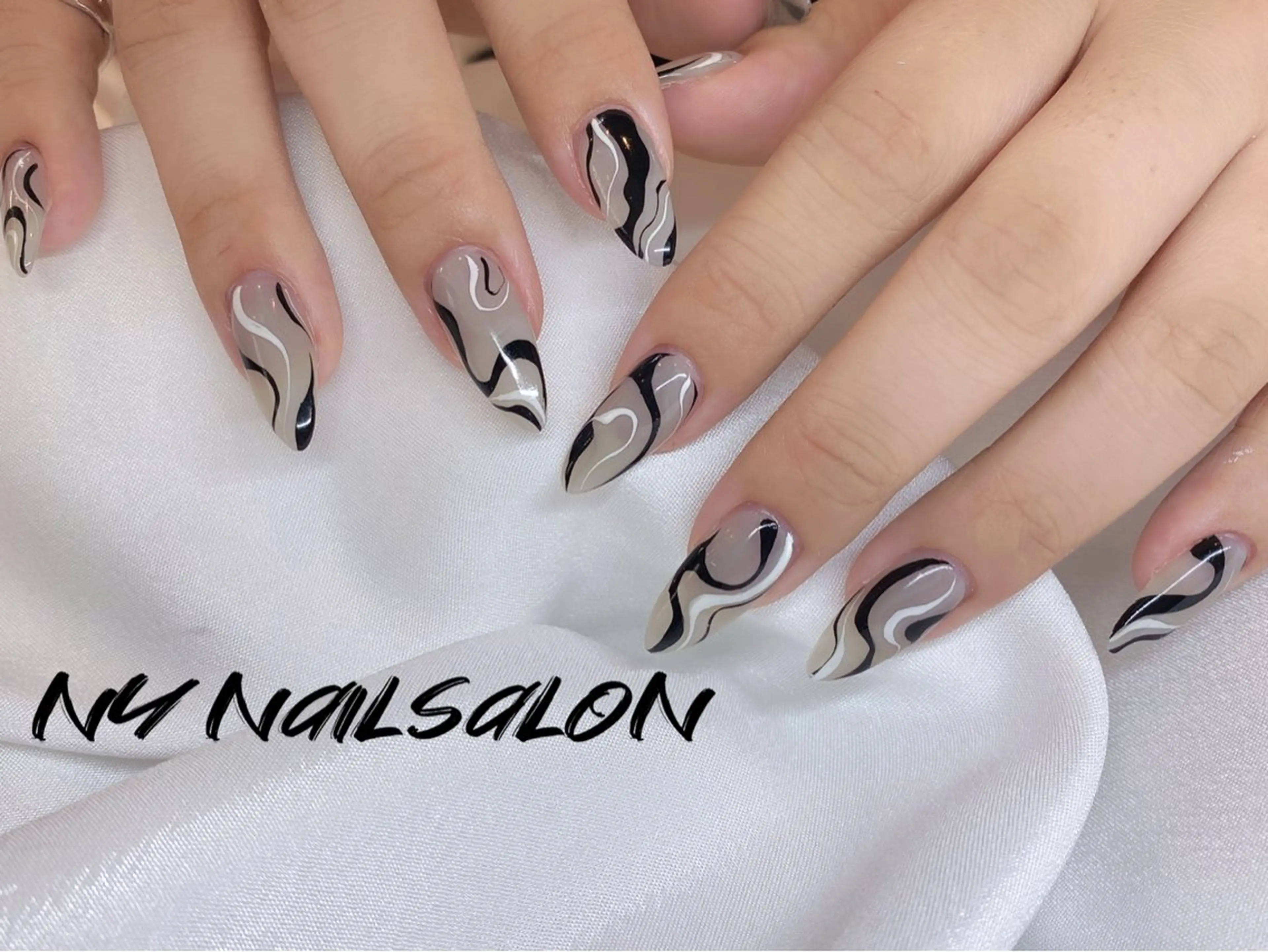 ネイル 長さ出し フットネイル フレンチネイル ジェルネイル ガーリー ハンドネイル NYネイルサロン 千葉中央店のネイルデザイン