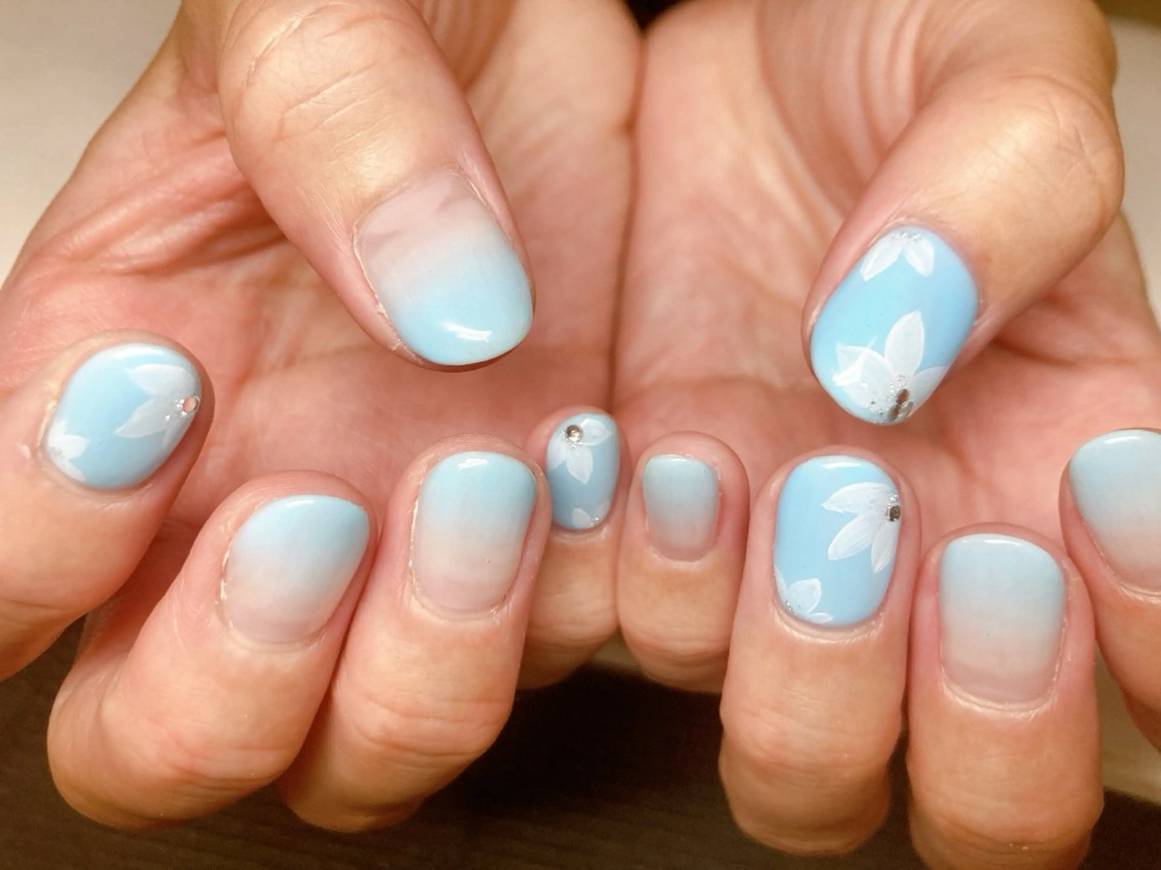 ネイル ECLAT エクラ所属・寺山 千鶴のネイルデザイン