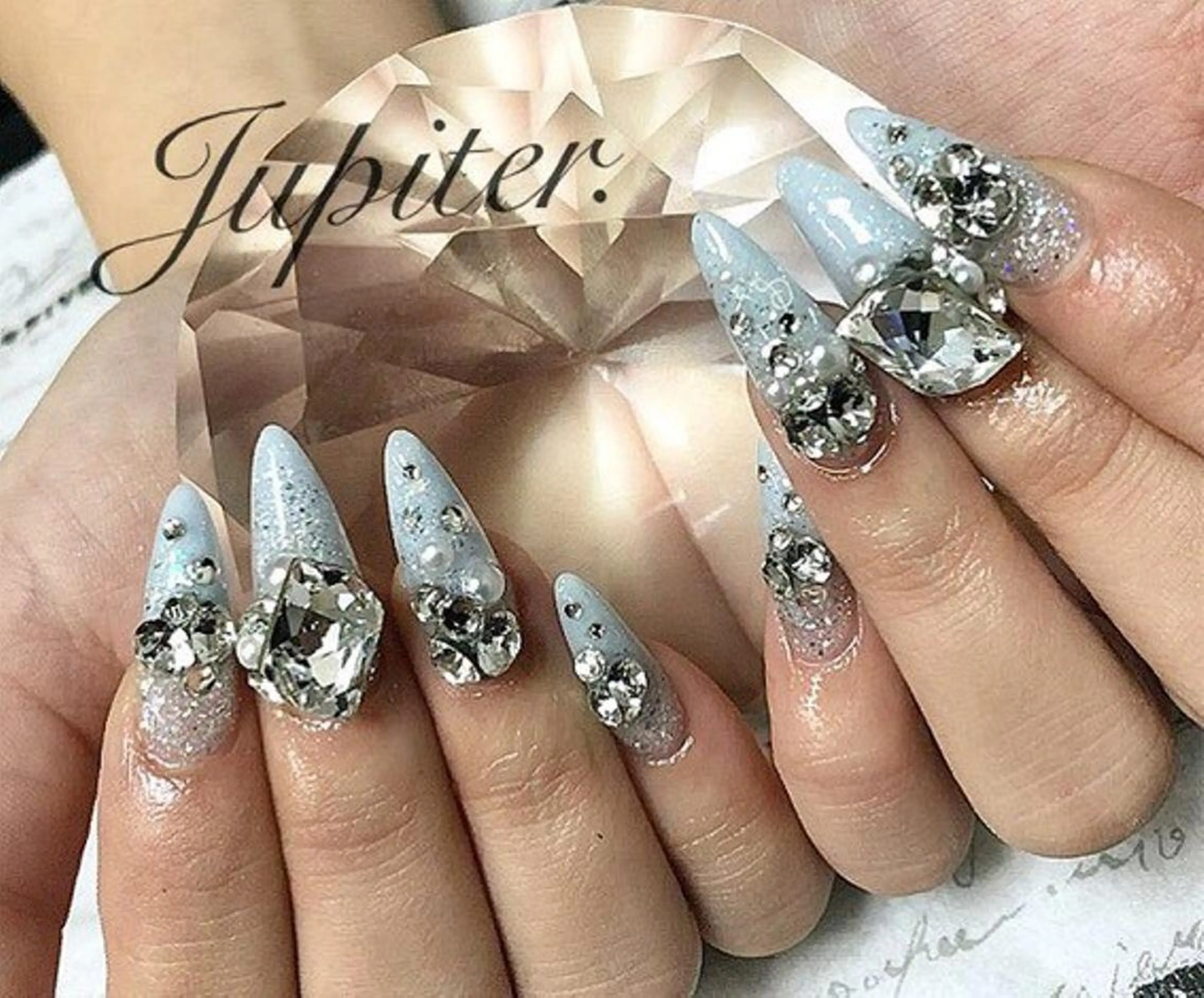 ネイル グラデーション スカルプネイル ストーンネイル 冬ネイル PrivateSalon Jupiter所属・Jupiter .のネイルデザイン