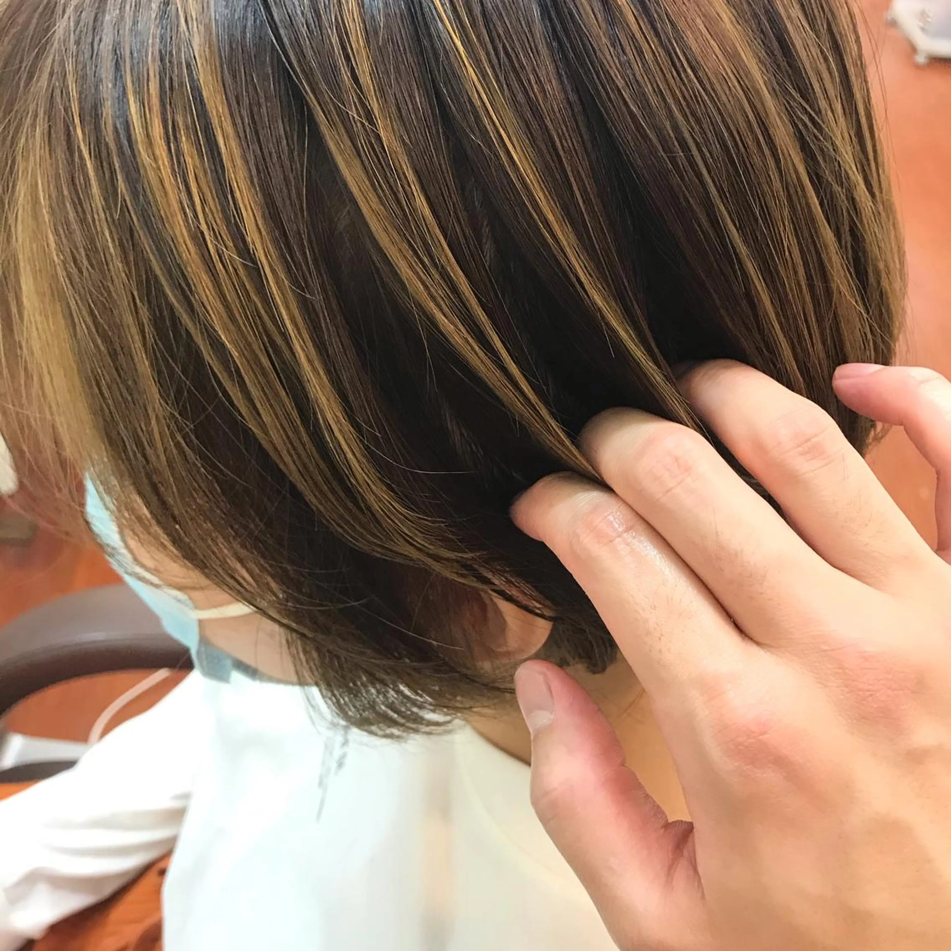 カラー ヨシダ トオルのヘアスタイル