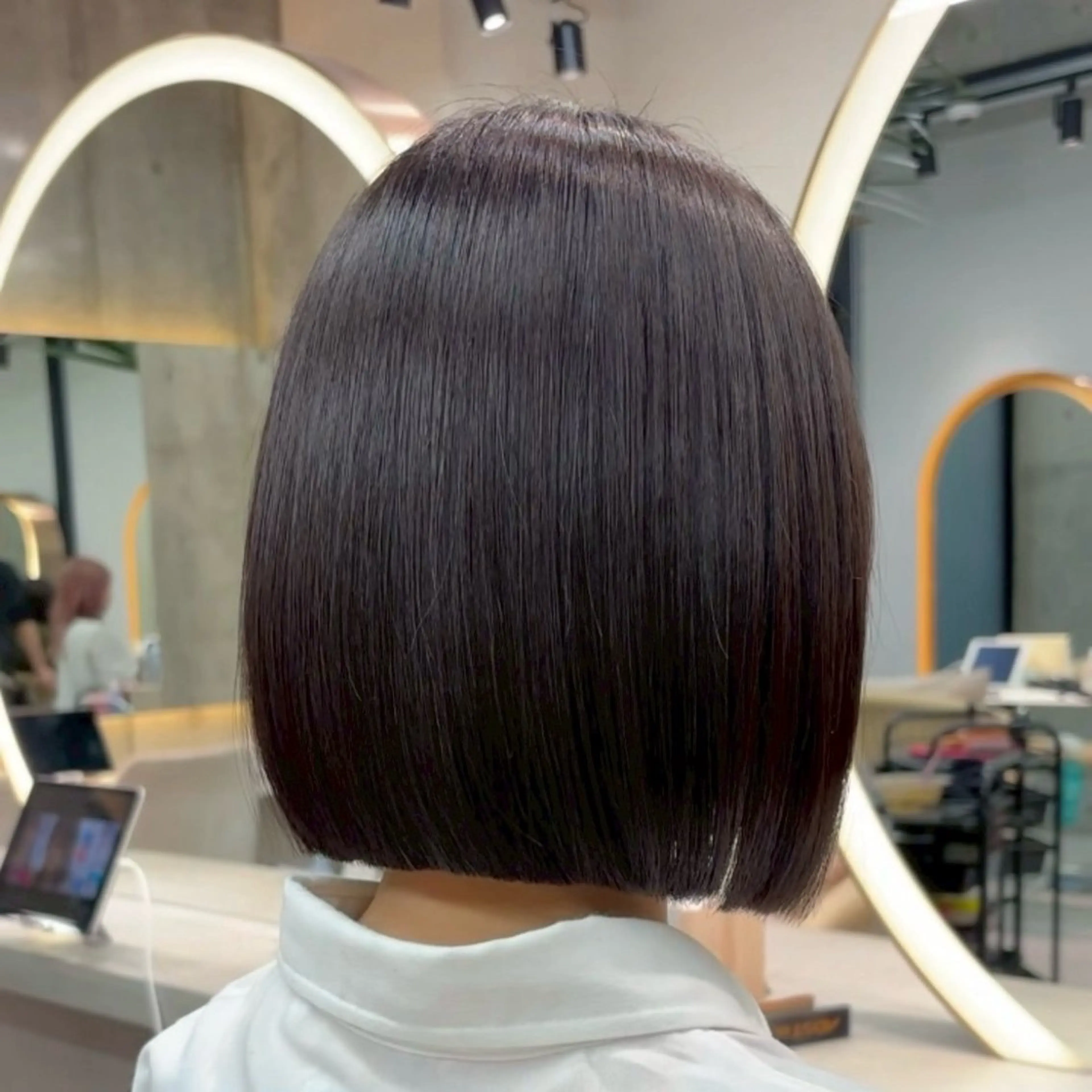 ミディアム 切りっぱなしボブ ボブレイヤー アッシュ アッシュブラウン ボブ ボブ/髪質改善 jionのヘアスタイル