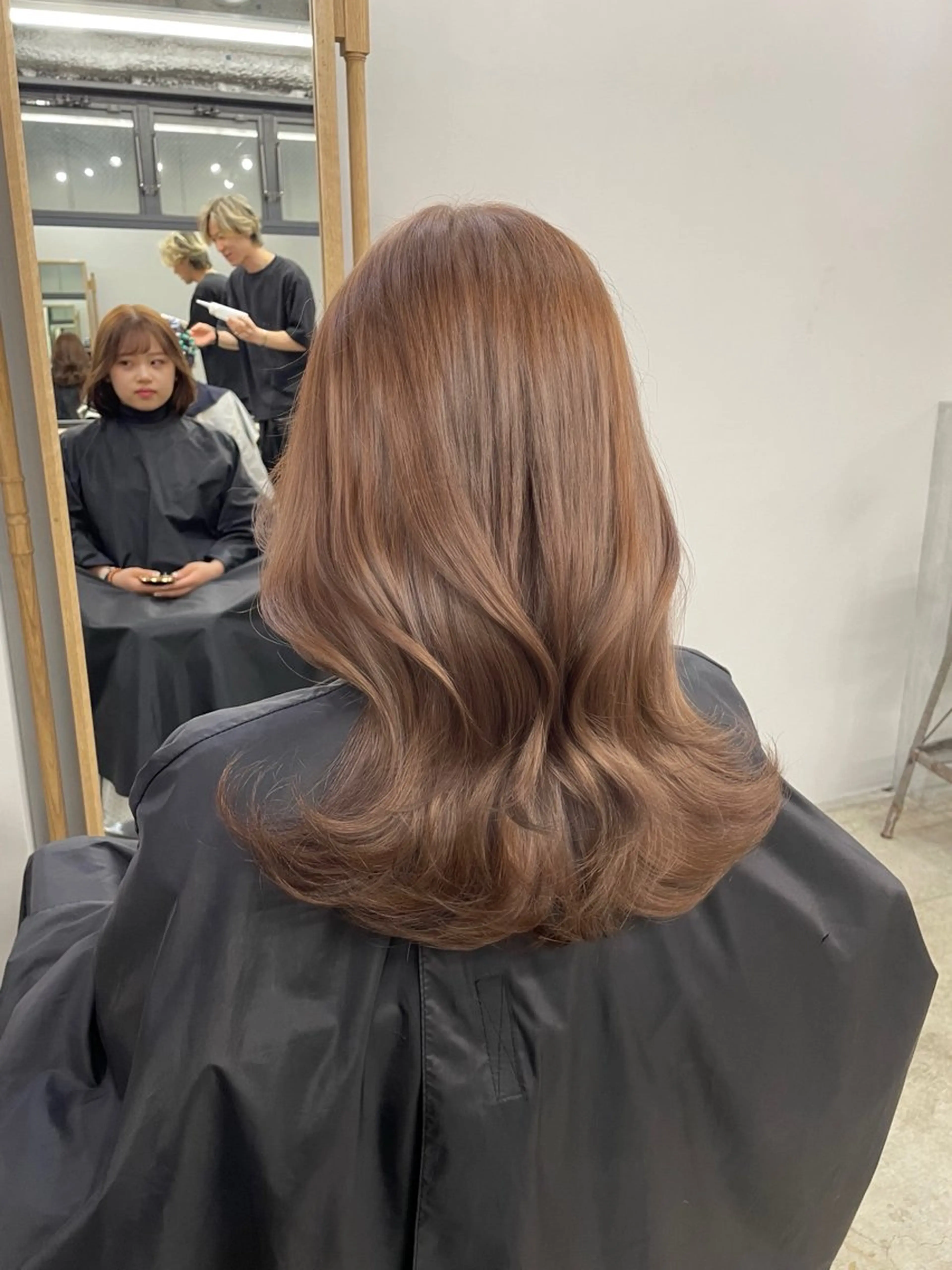 セミロング カラー ヘアカラー 新宿/韓国ヘア/ 髪質改善ストレートのヘアスタイル