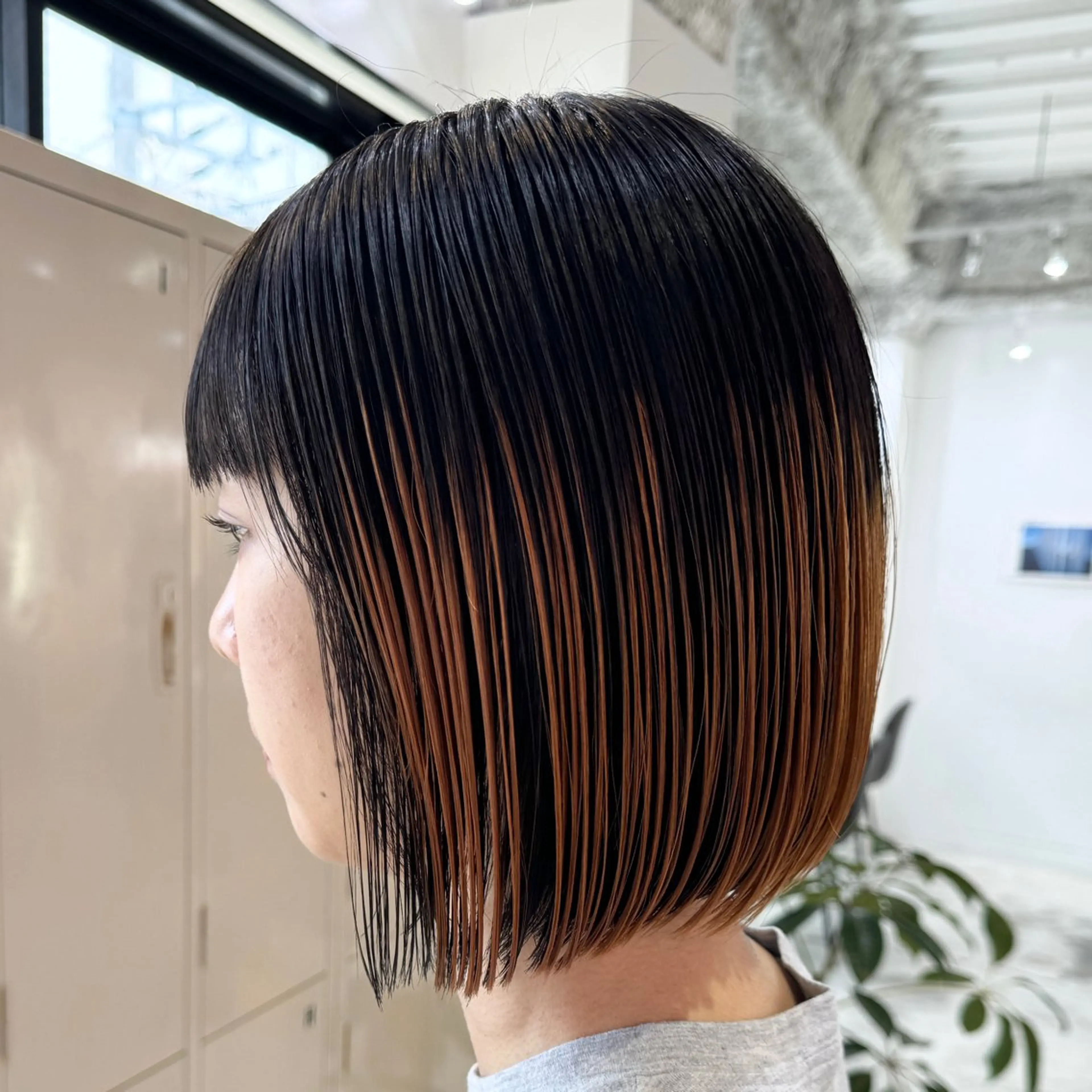 セミロング ヘアカラー トリートメント 艶髪ハイトーン× ボブ🥣アイネのヘアスタイル