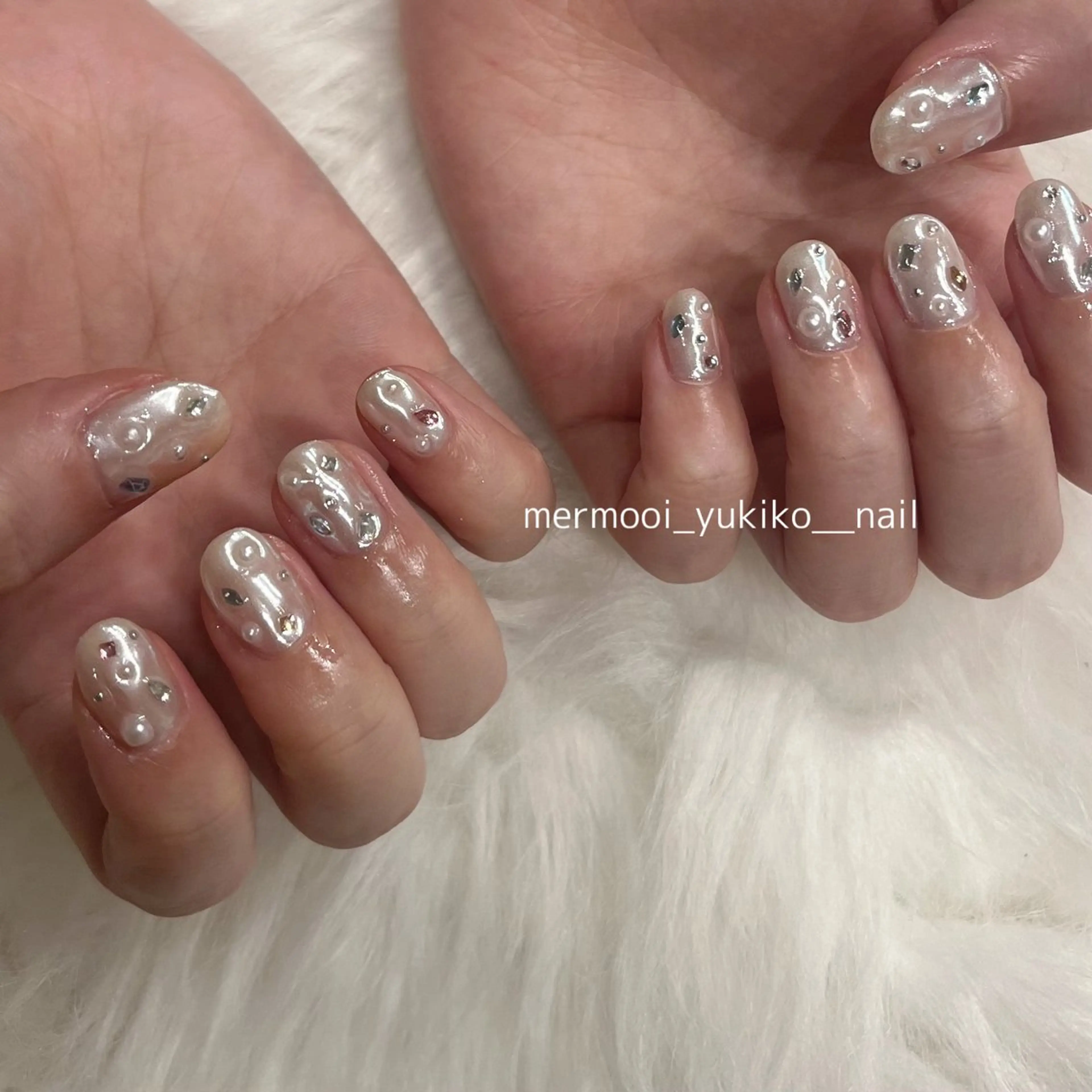 ネイル キラキラネイル ミラーネイル ストーンネイル 冬ネイル クリスマス ハンドネイル mermooi所属・melumooi nailのネイルデザイン