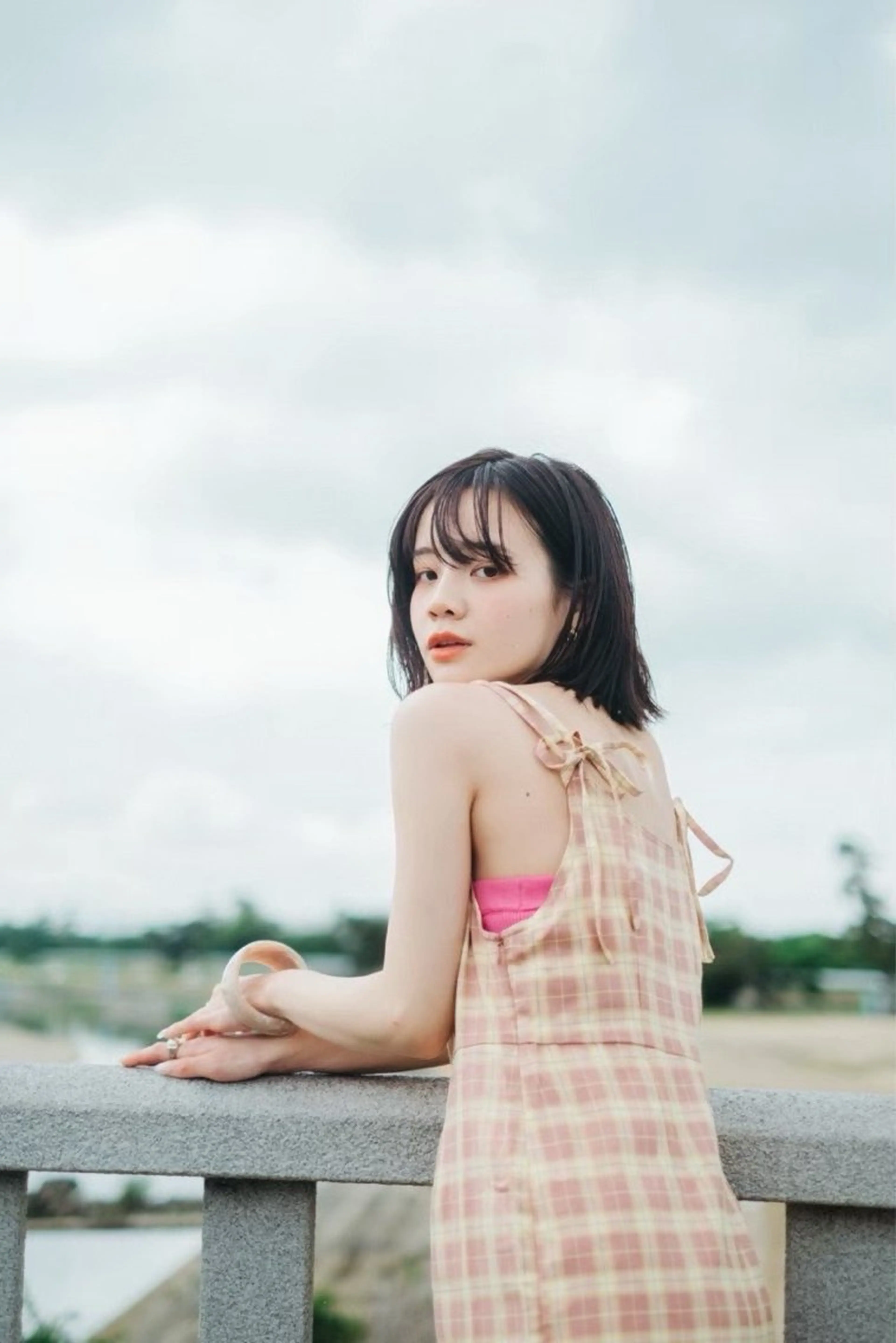 ミディアム 倉地 芹奈のヘアスタイル