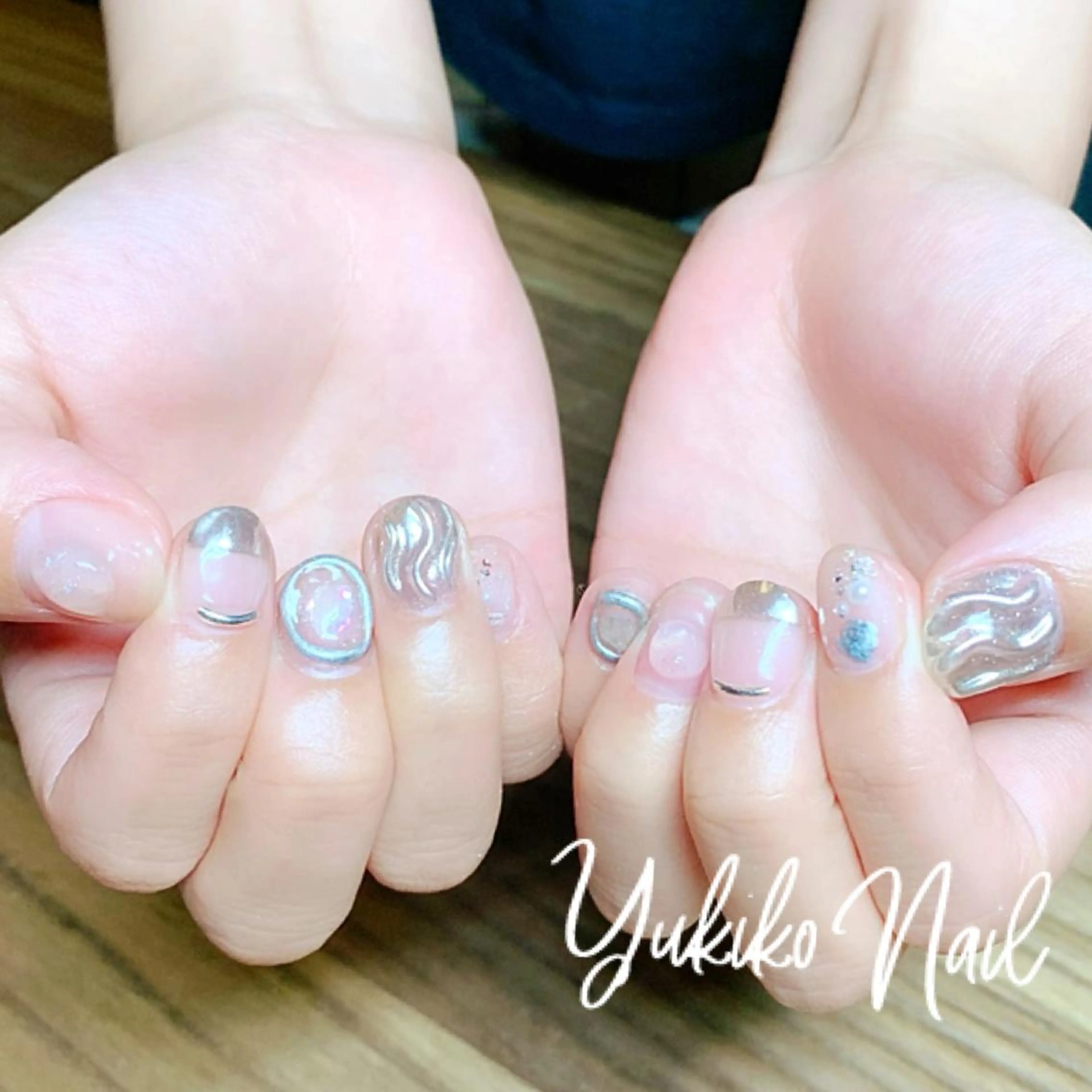 ネイル クリアネイル 持ち込み ニュアンスネイル シルバー ハンドネイル ユキコ ネイルのネイルデザイン